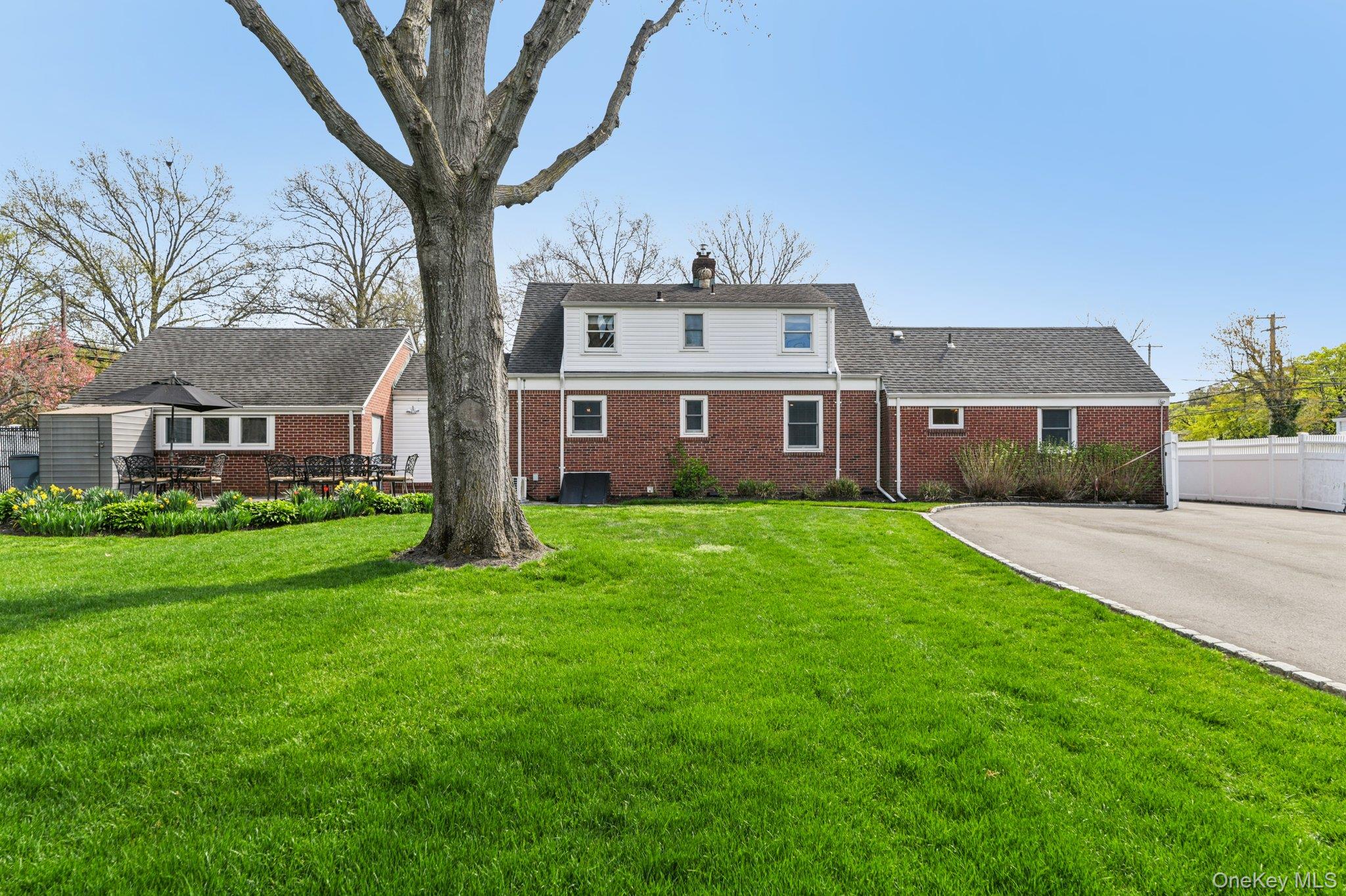 1 Huntington Bay Road Property Photo 37
