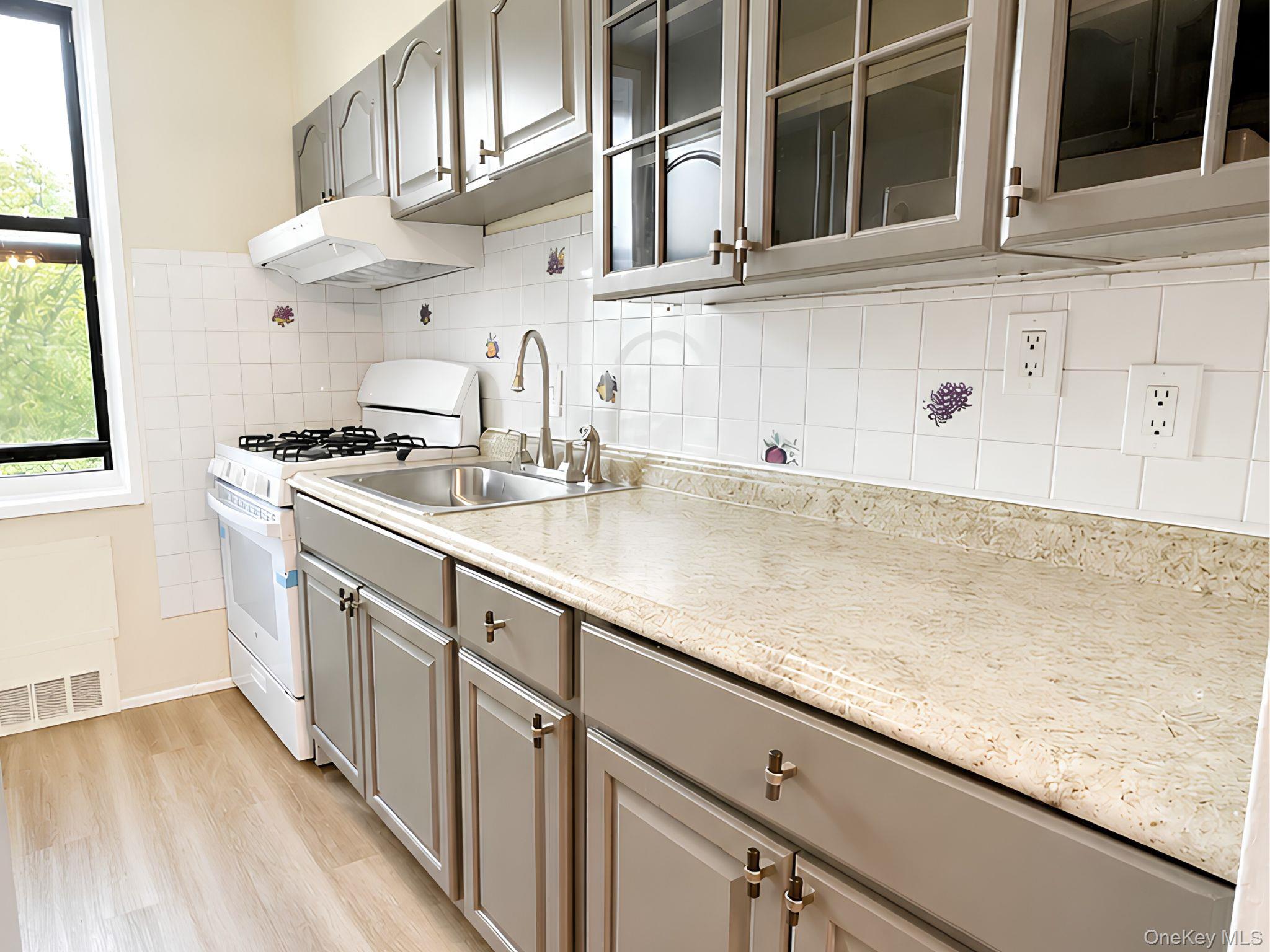 309 North Broadway 4k Property Photo 6