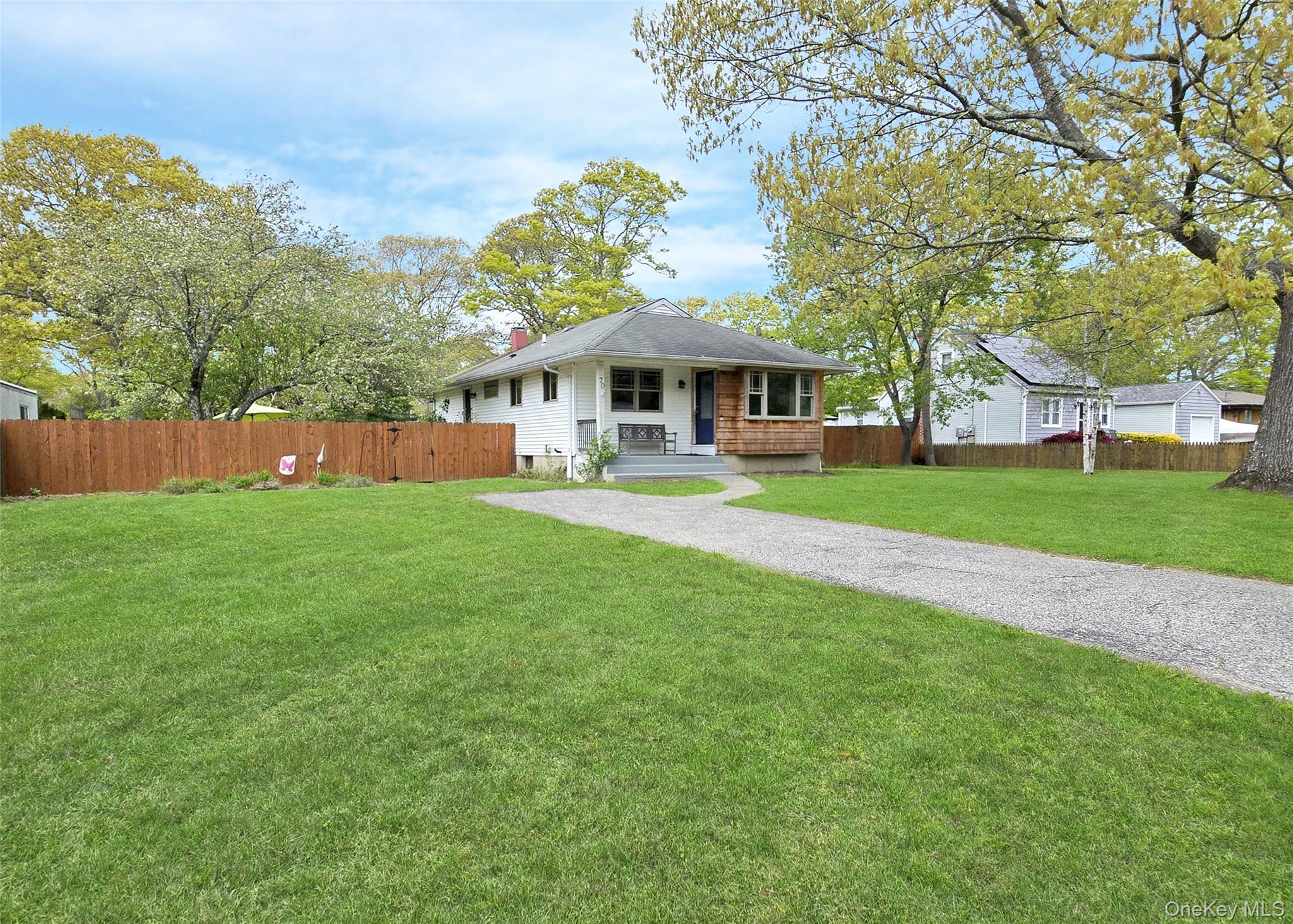 70 Woodcut Drive Property Photo 1