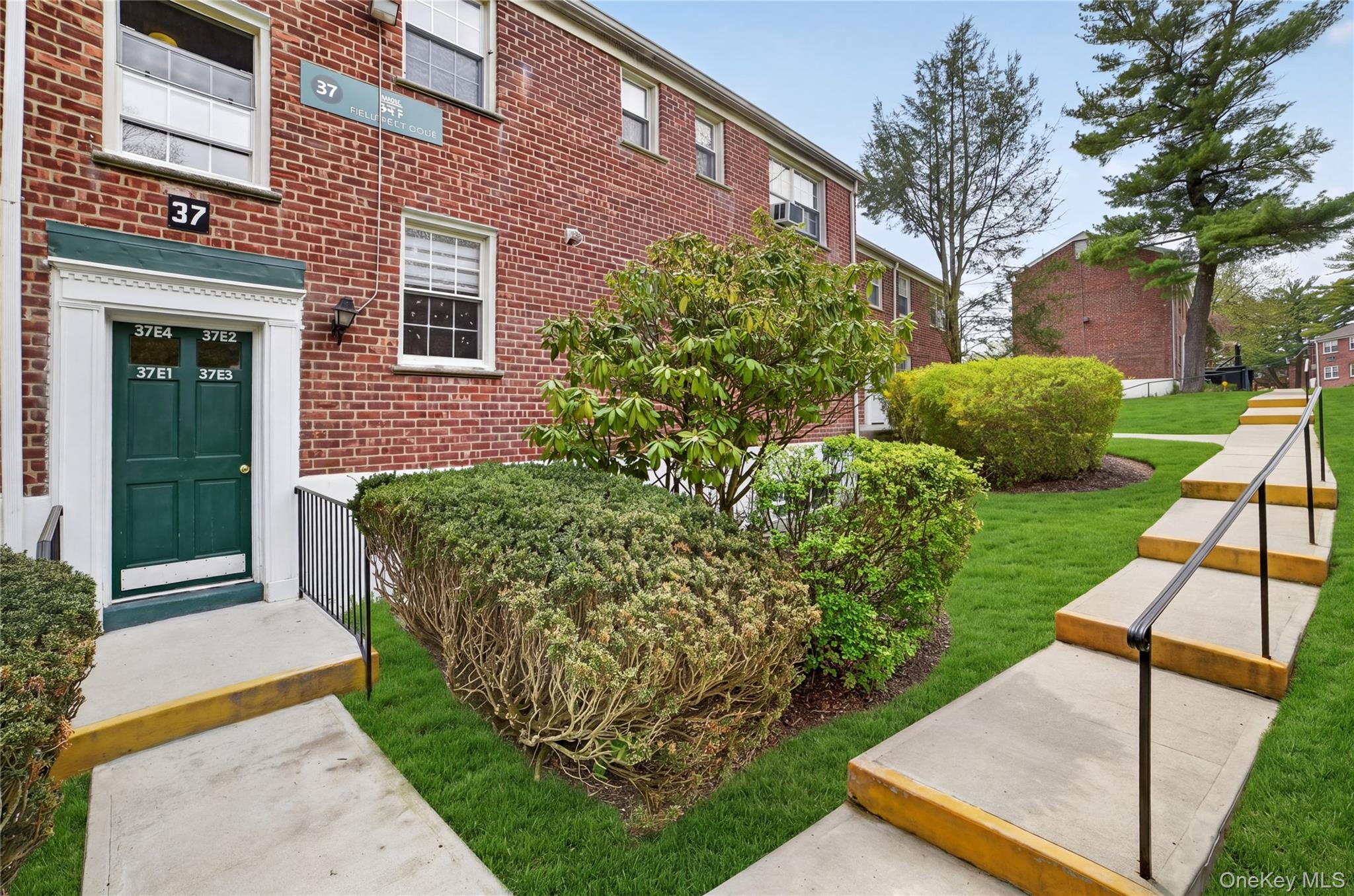 37 Fieldstone Drive E4 Property Photo 1