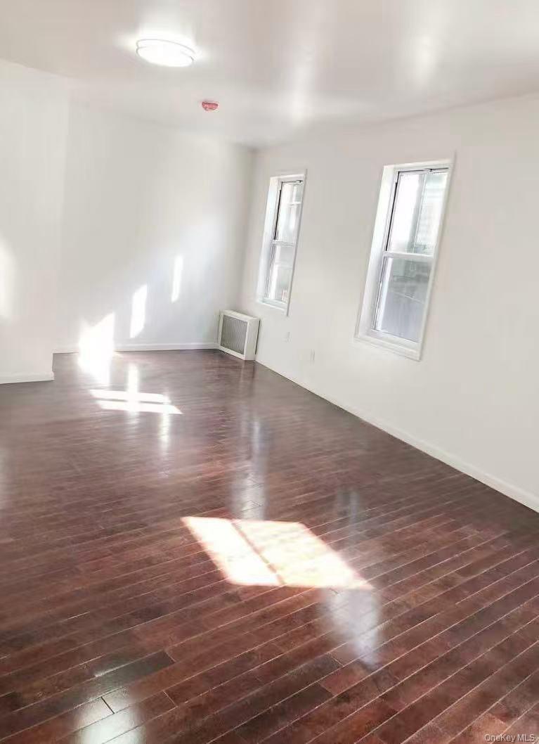 102-03 Jamaica Avenue Property Photo 3