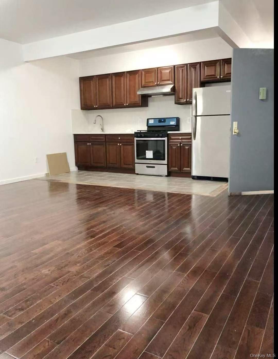 102-03 Jamaica Avenue Property Photo 4