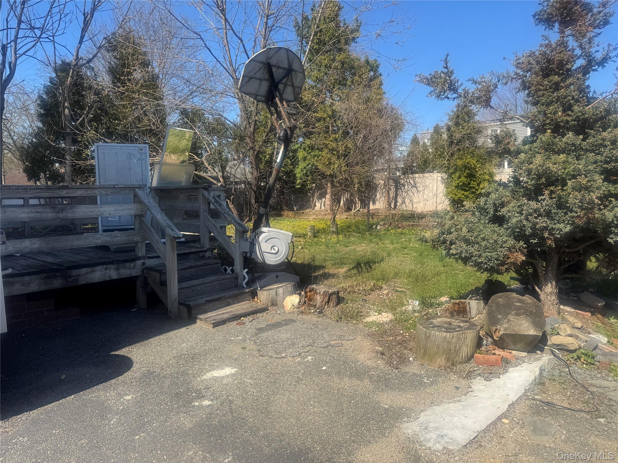 351 E Meadow Avenue Property Photo 4