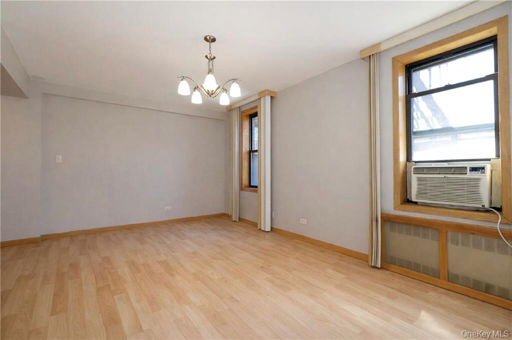 2425 Haring Street 2h Property Photo 3