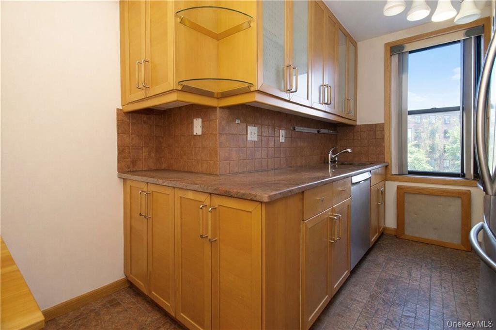 2425 Haring Street 2h Property Photo 5