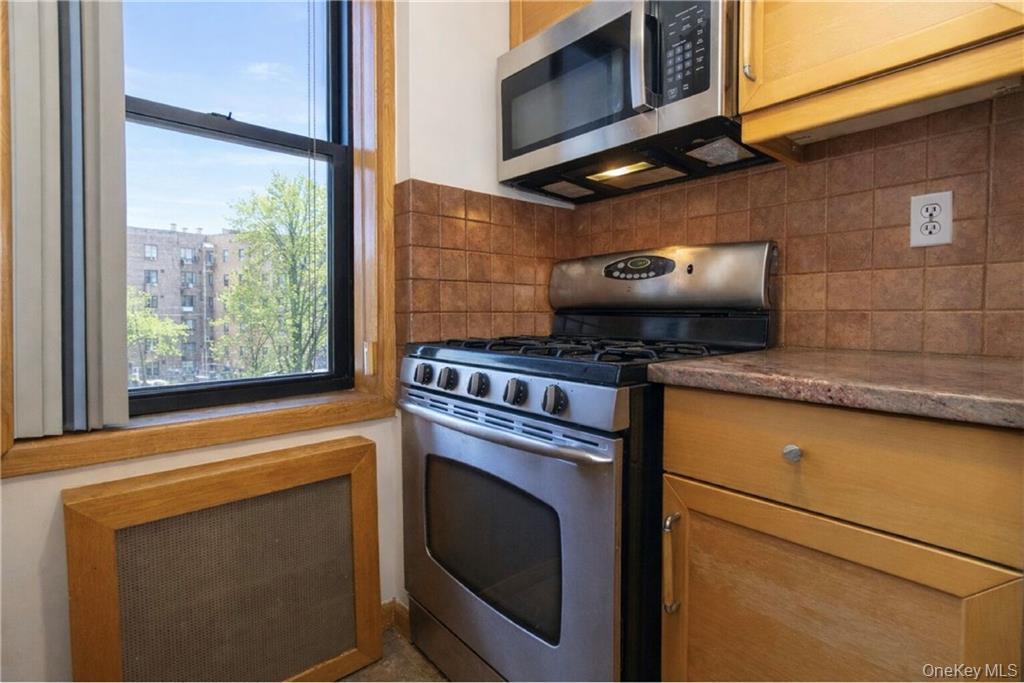 2425 Haring Street 2h Property Photo 7