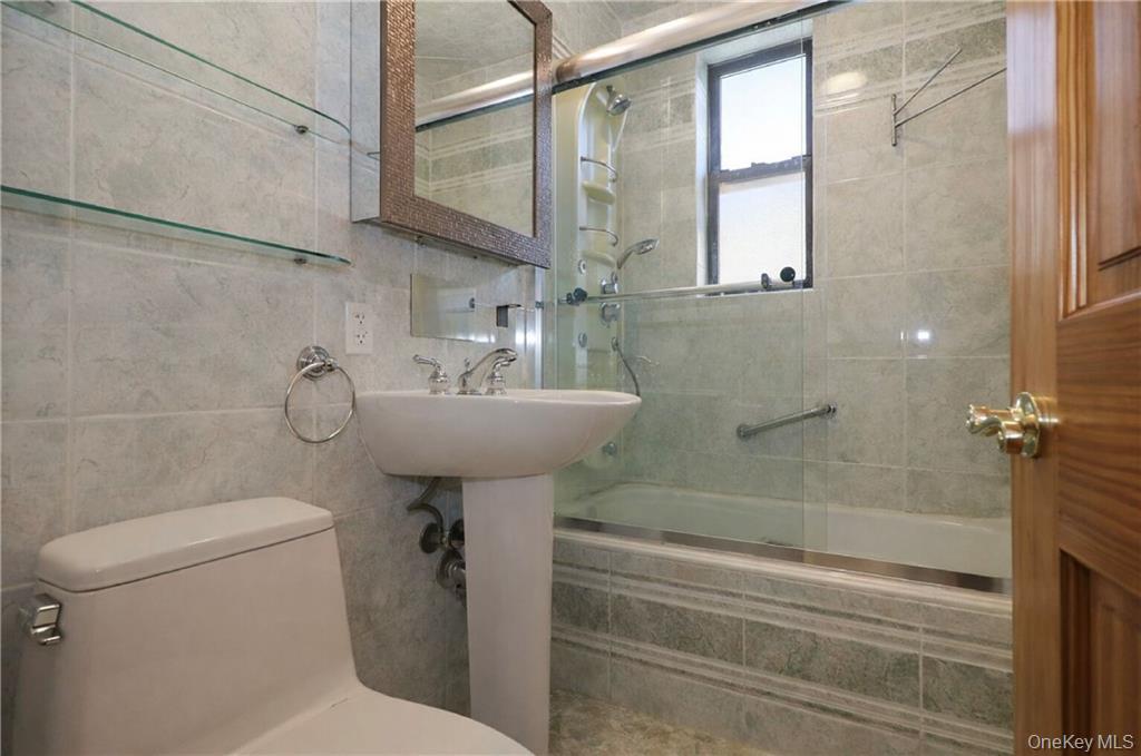 2425 Haring Street 2h Property Photo 12