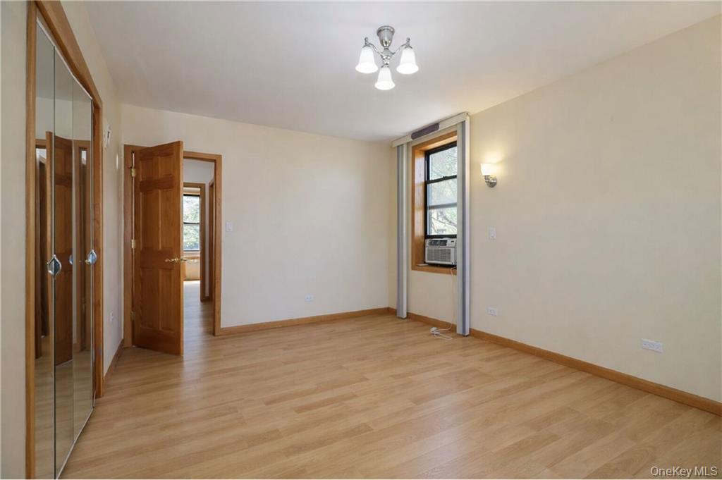 2425 Haring Street 2h Property Photo 17