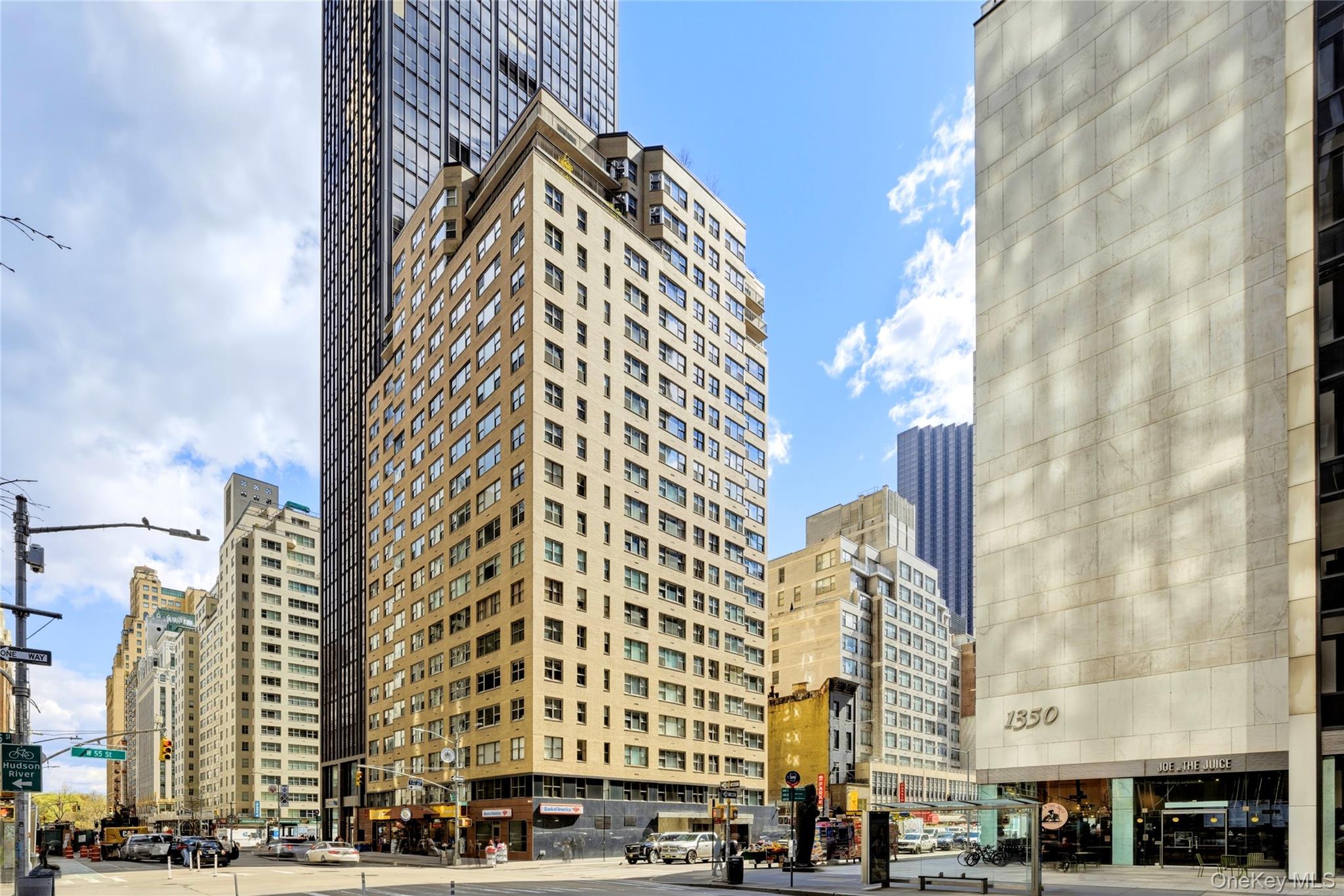 77 W 55th Street 15g Property Photo 1
