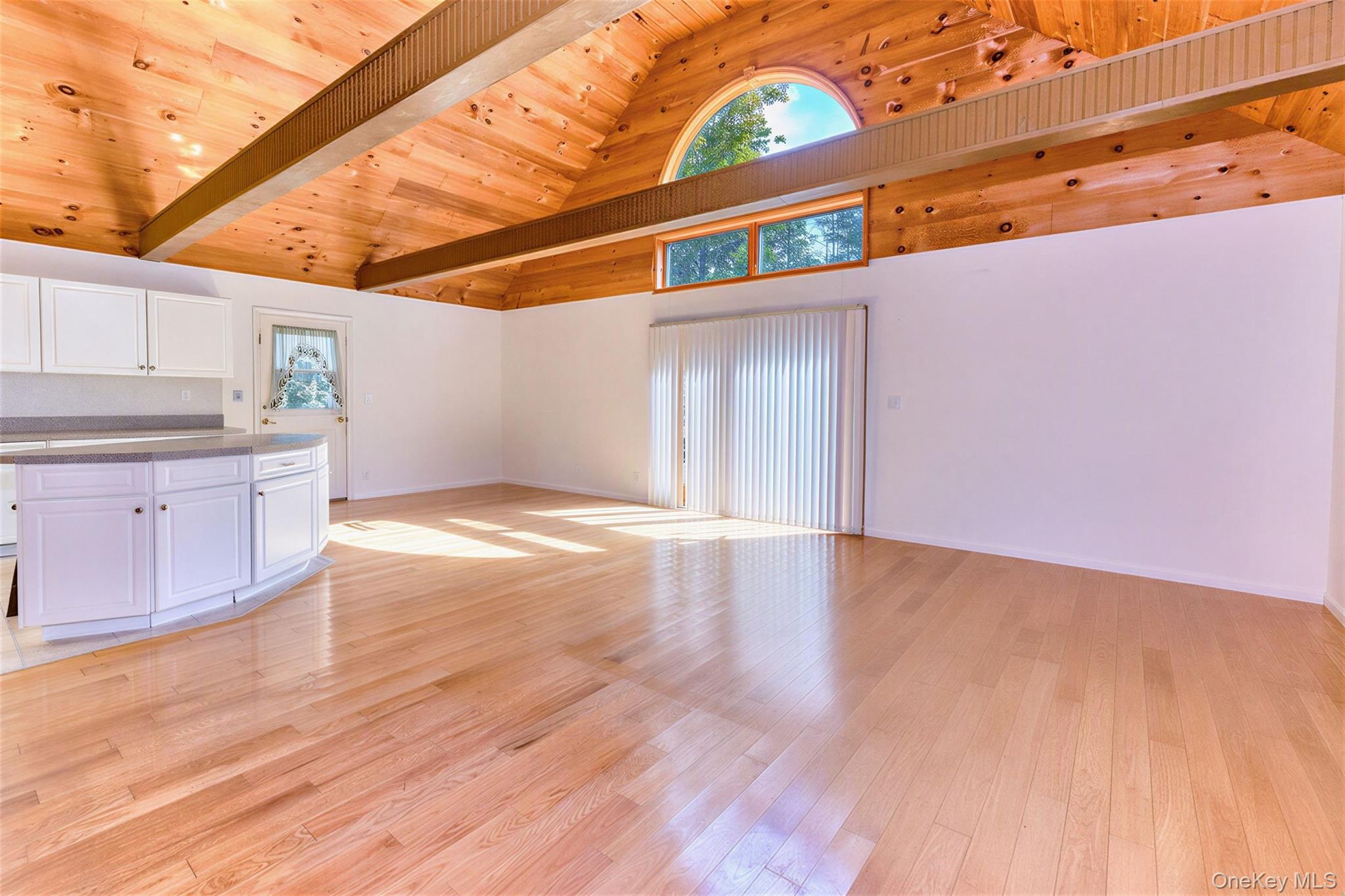 10 W Simmon Property Photo 2
