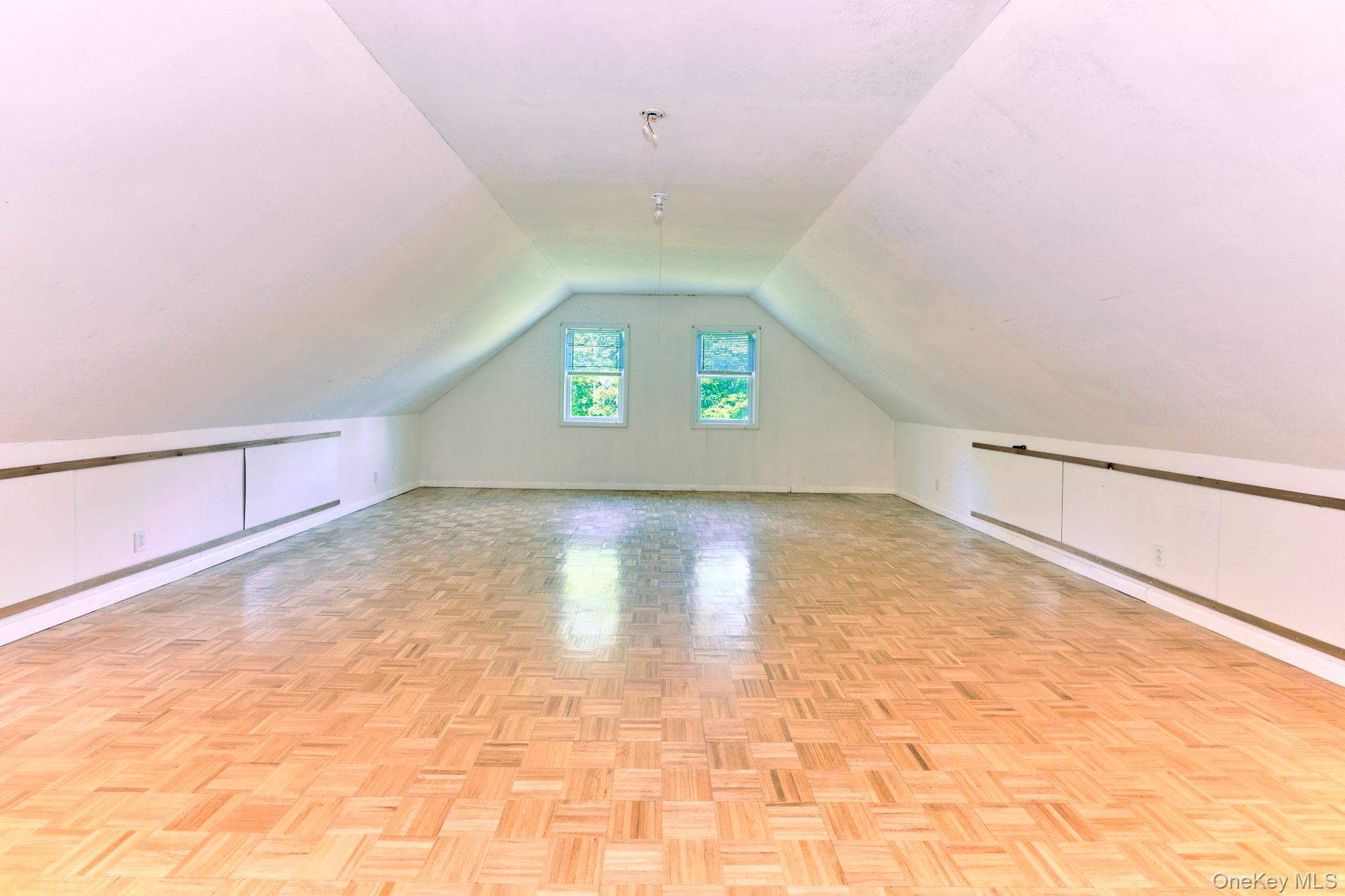 10 W Simmon Property Photo 8