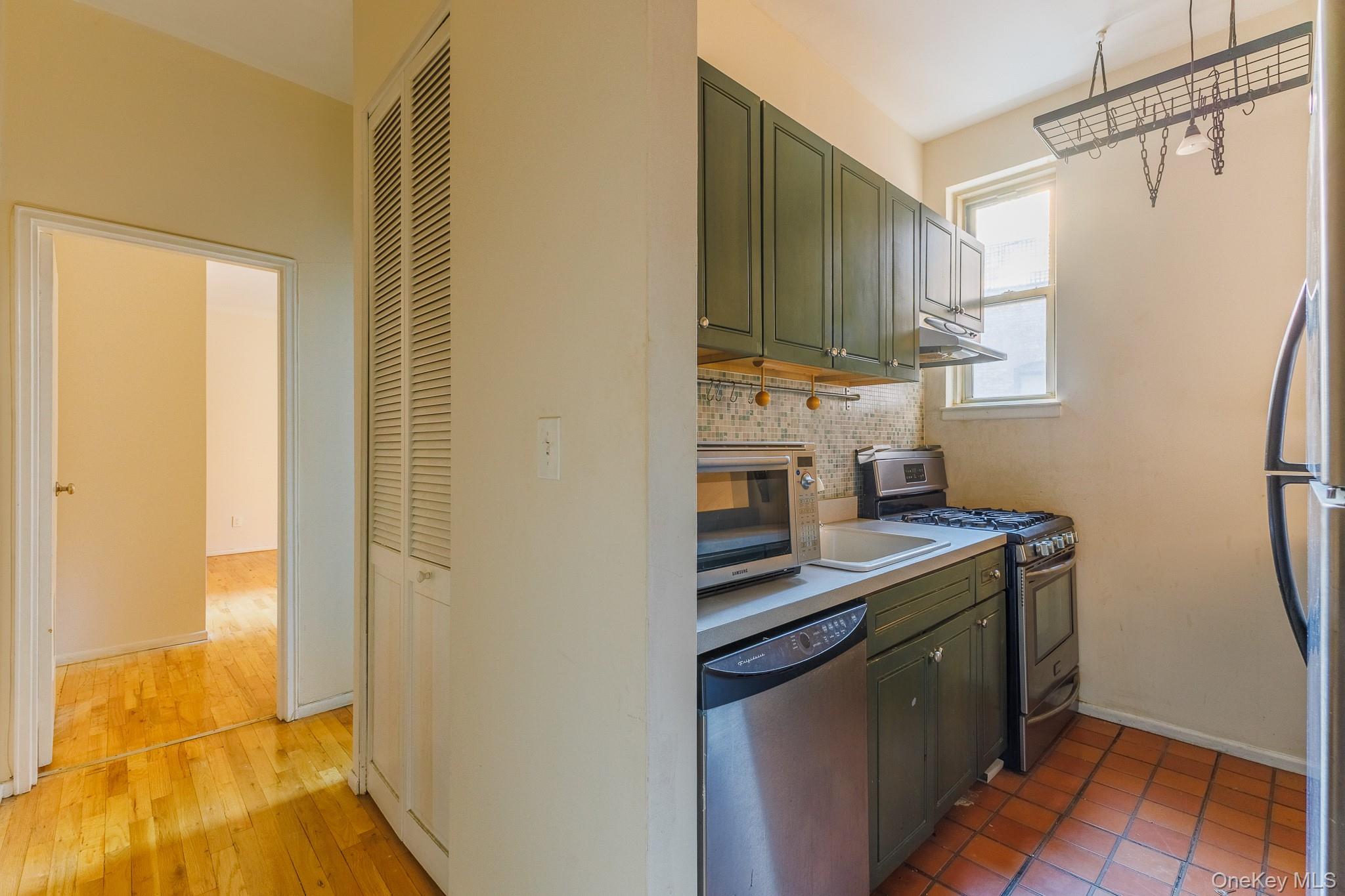 15 E 10th Street 4a Property Photo 9