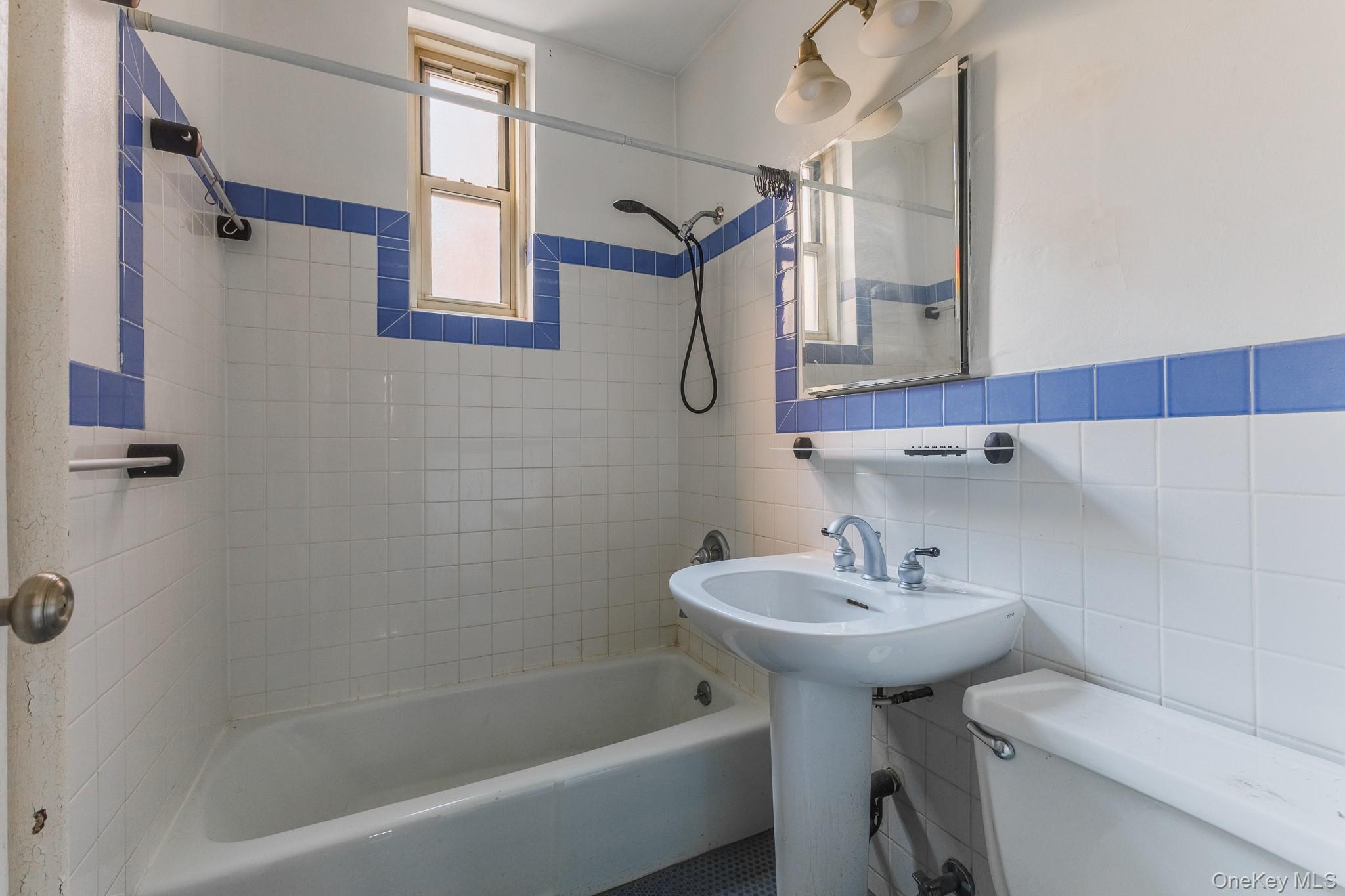 15 E 10th Street 4a Property Photo 12