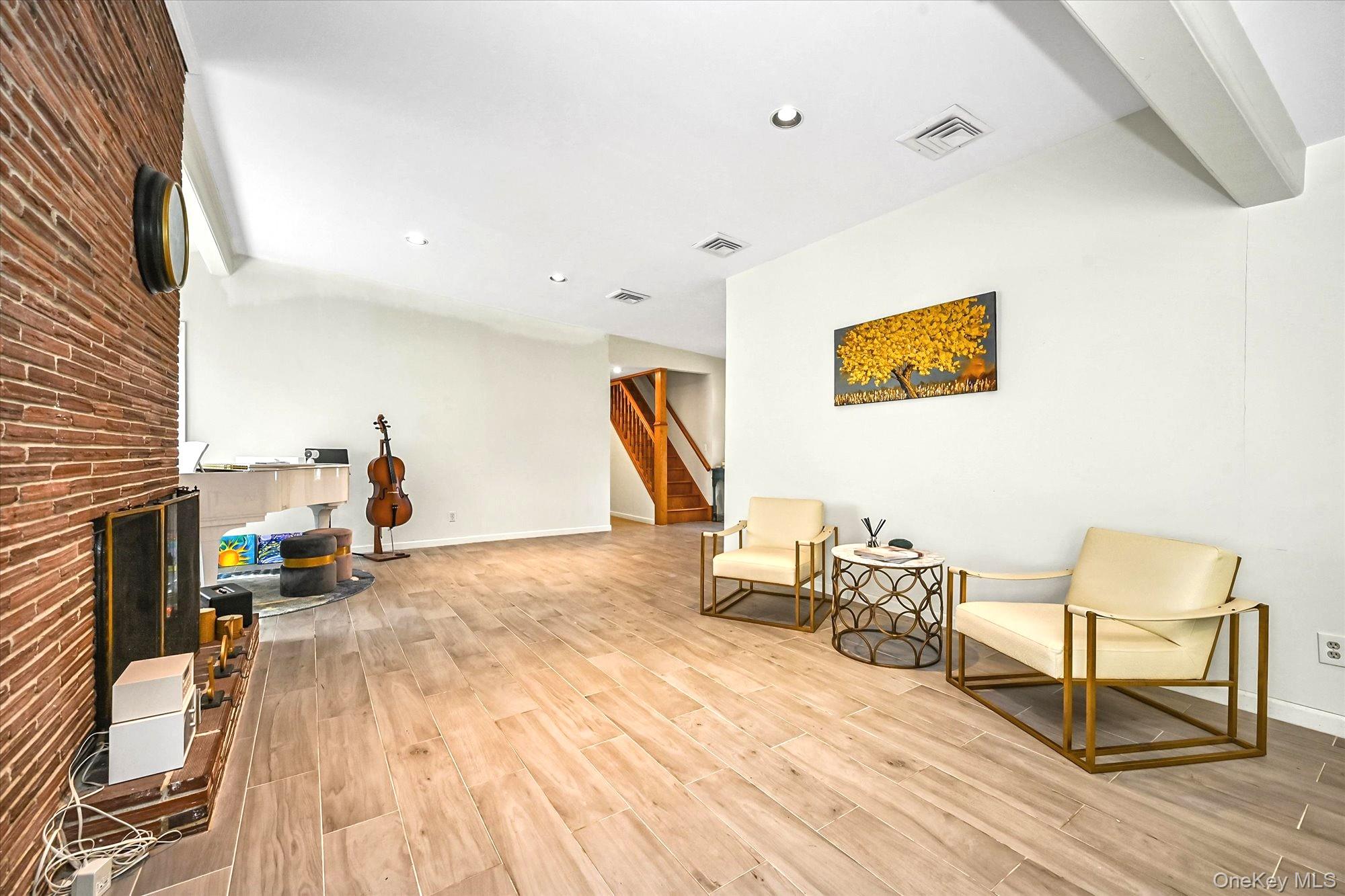 5 Fieldstone Lane Property Photo 3
