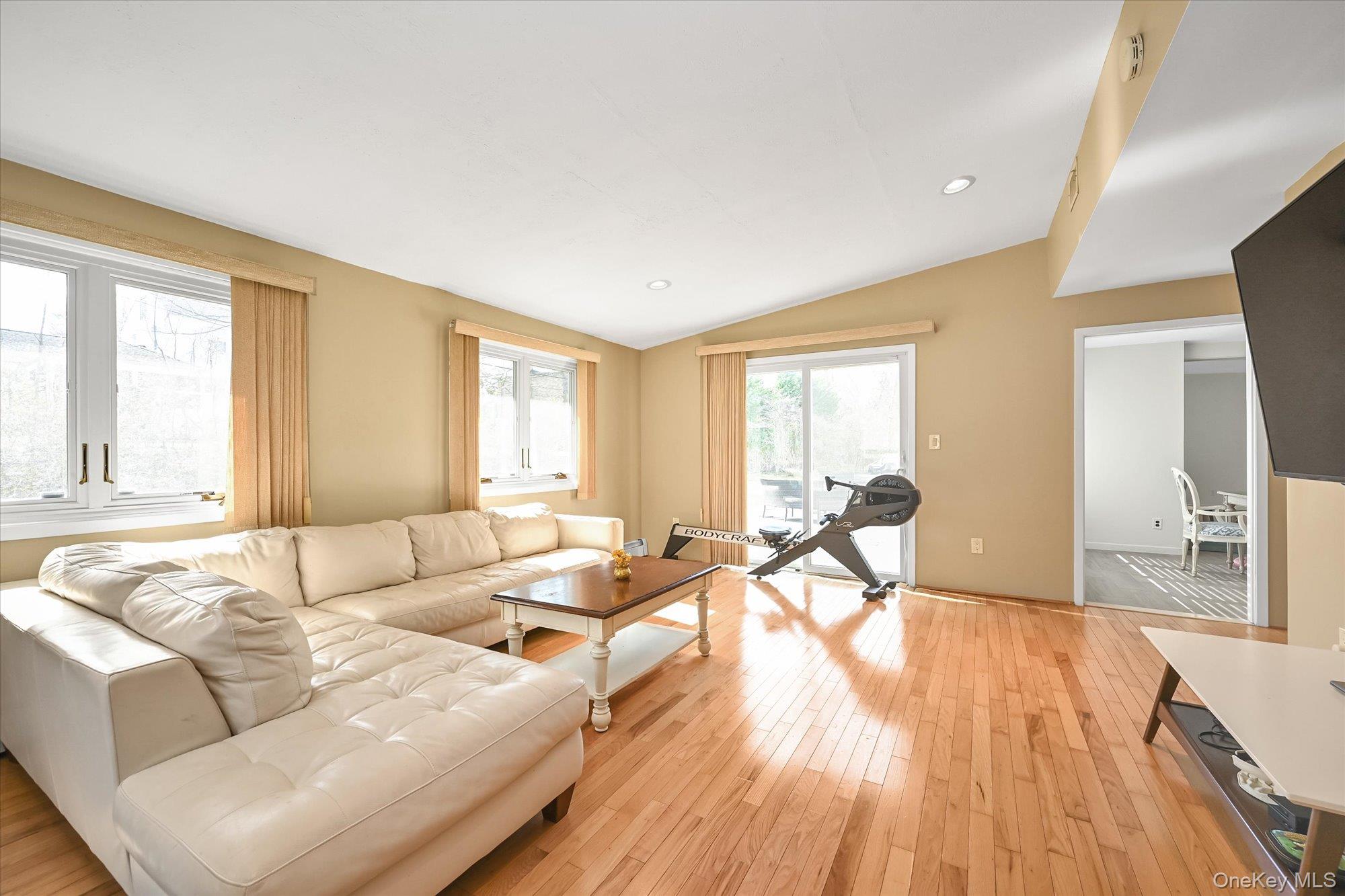 5 Fieldstone Lane Property Photo 4