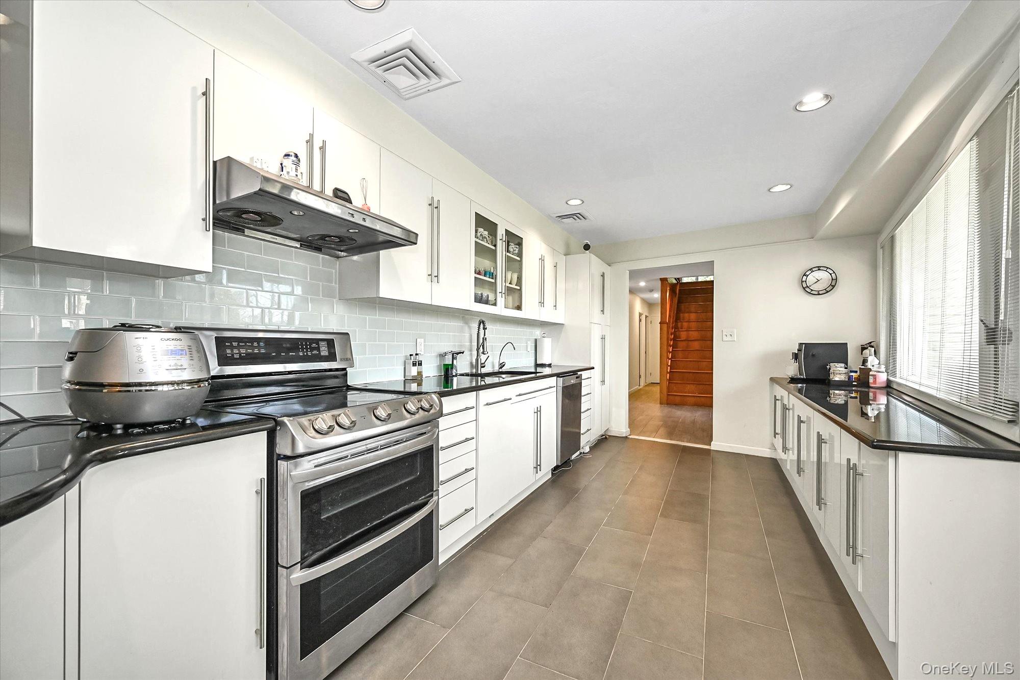 5 Fieldstone Lane Property Photo 8