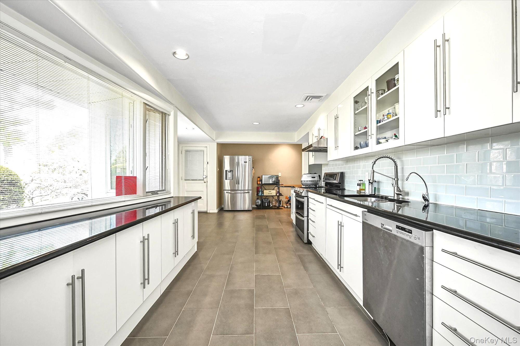 5 Fieldstone Lane Property Photo 9