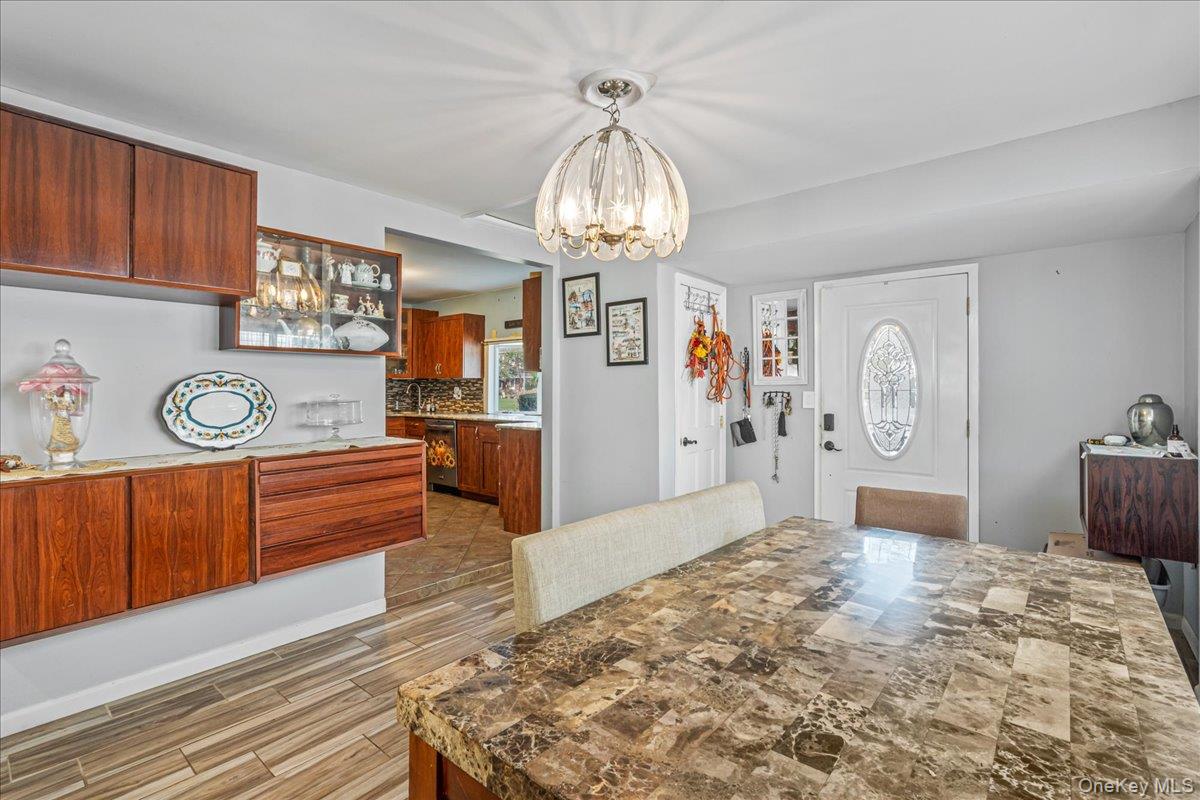 236 Duckpond Drive Property Photo 8