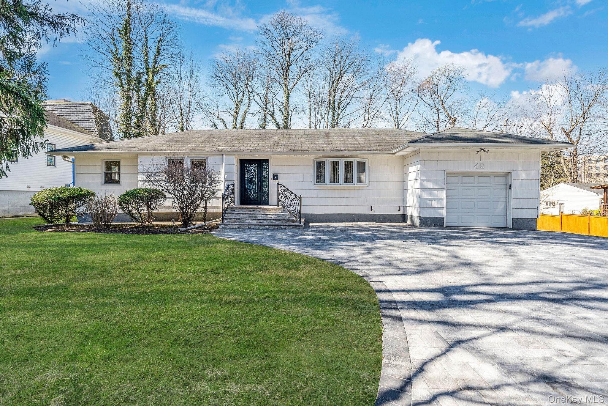45 Roslyn Road Property Photo 1