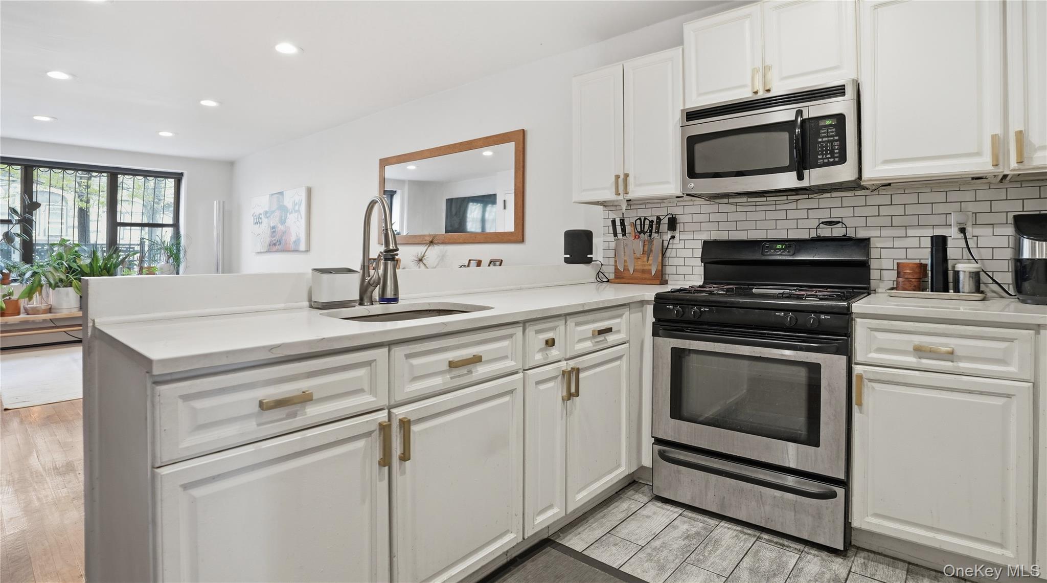 253 Cornelia Street Property Photo 5