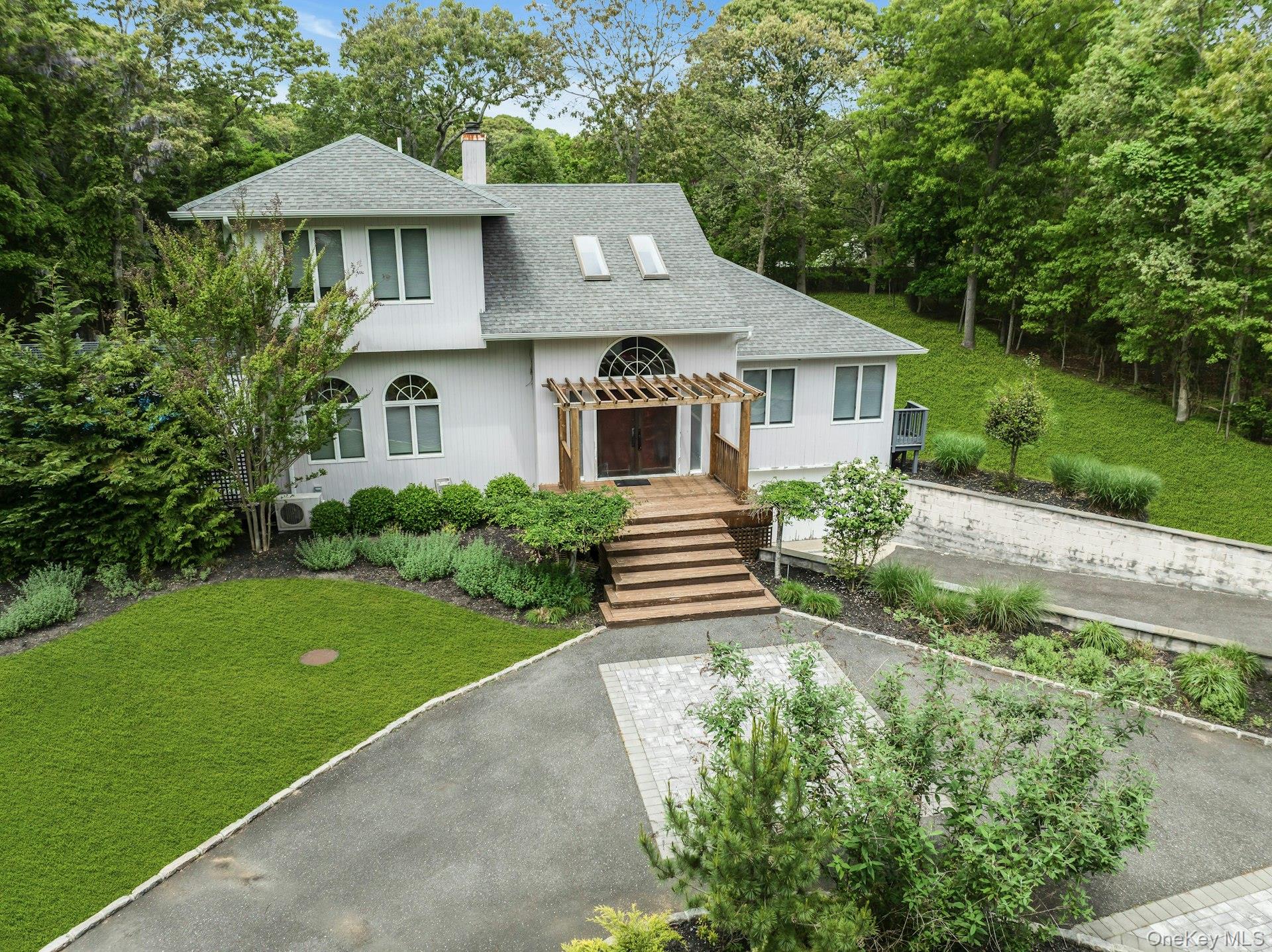 35 Bay Avenue Property Photo 1