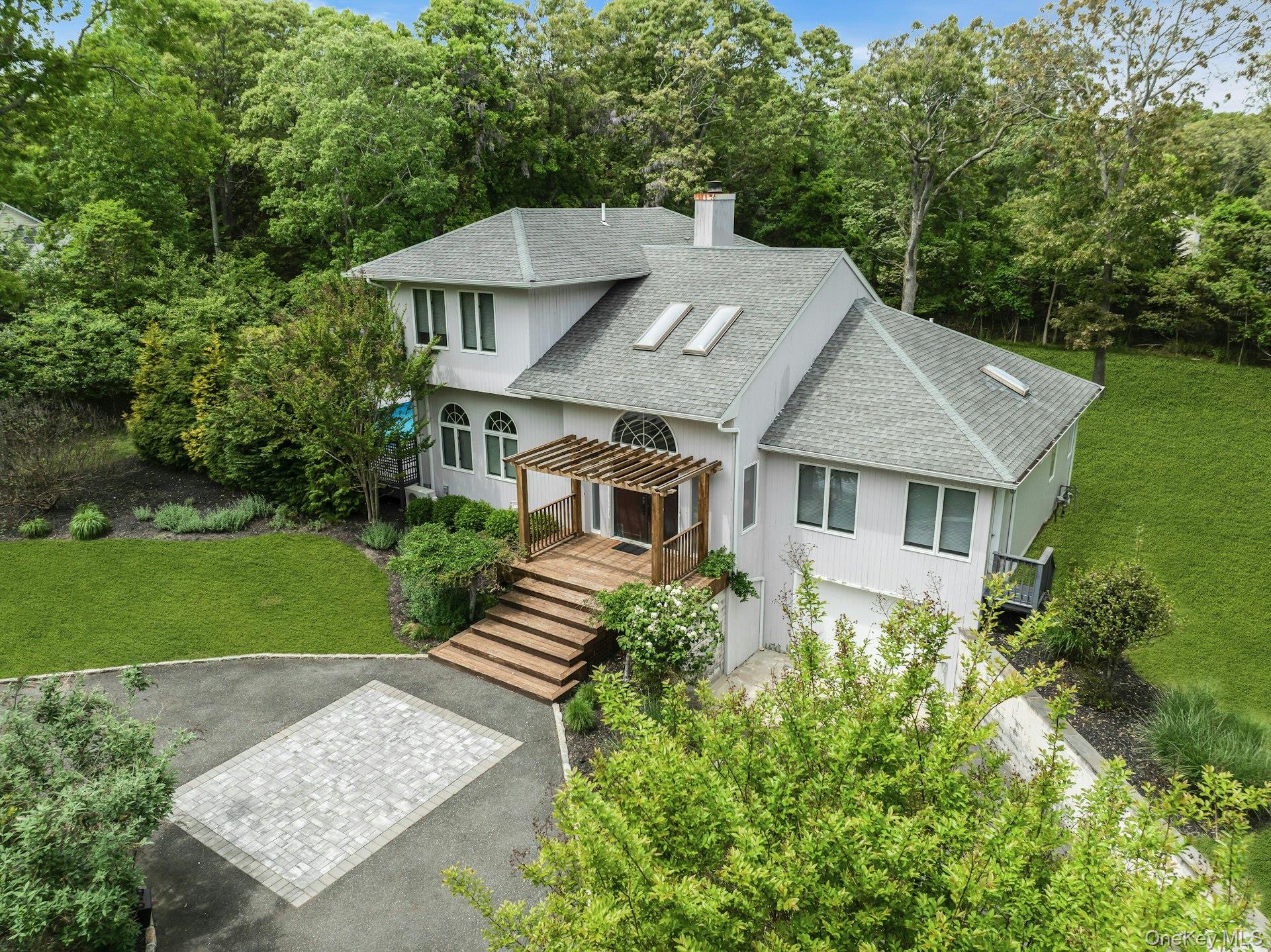 35 Bay Avenue Property Photo 2