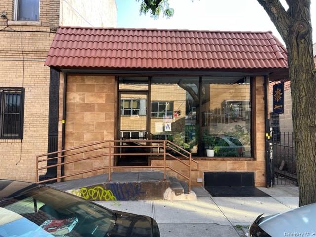377 Seneca Avenue Property Photo 1