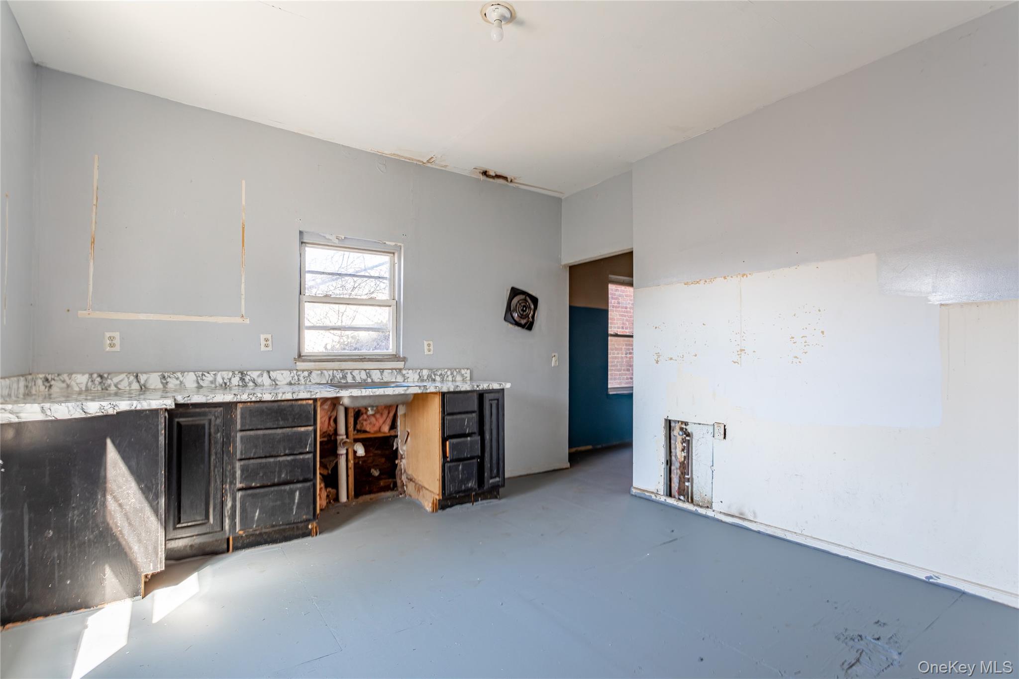 14 Dongan Street Property Photo 13