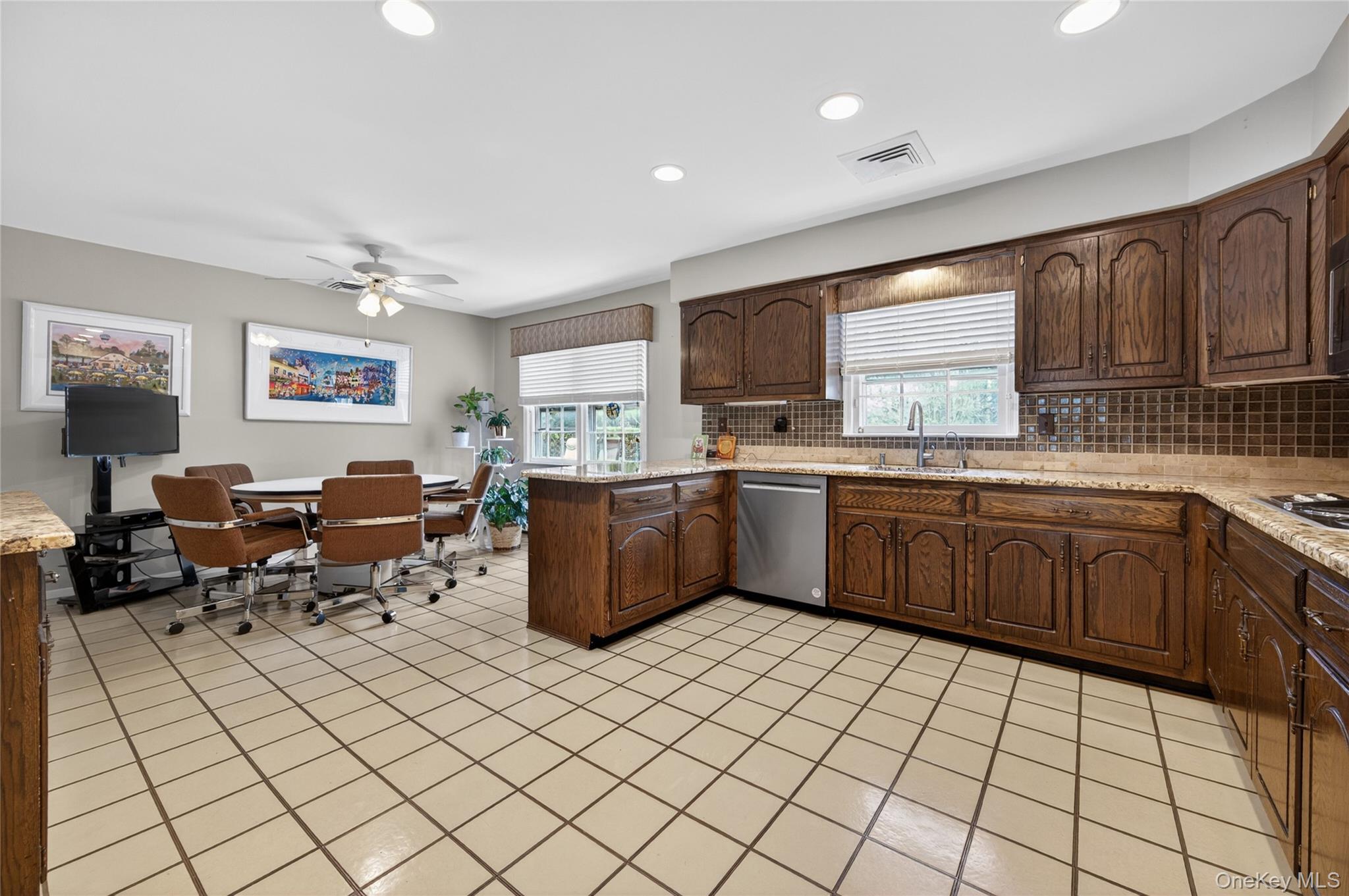 18 Quaker Ridge Drive Property Photo 14