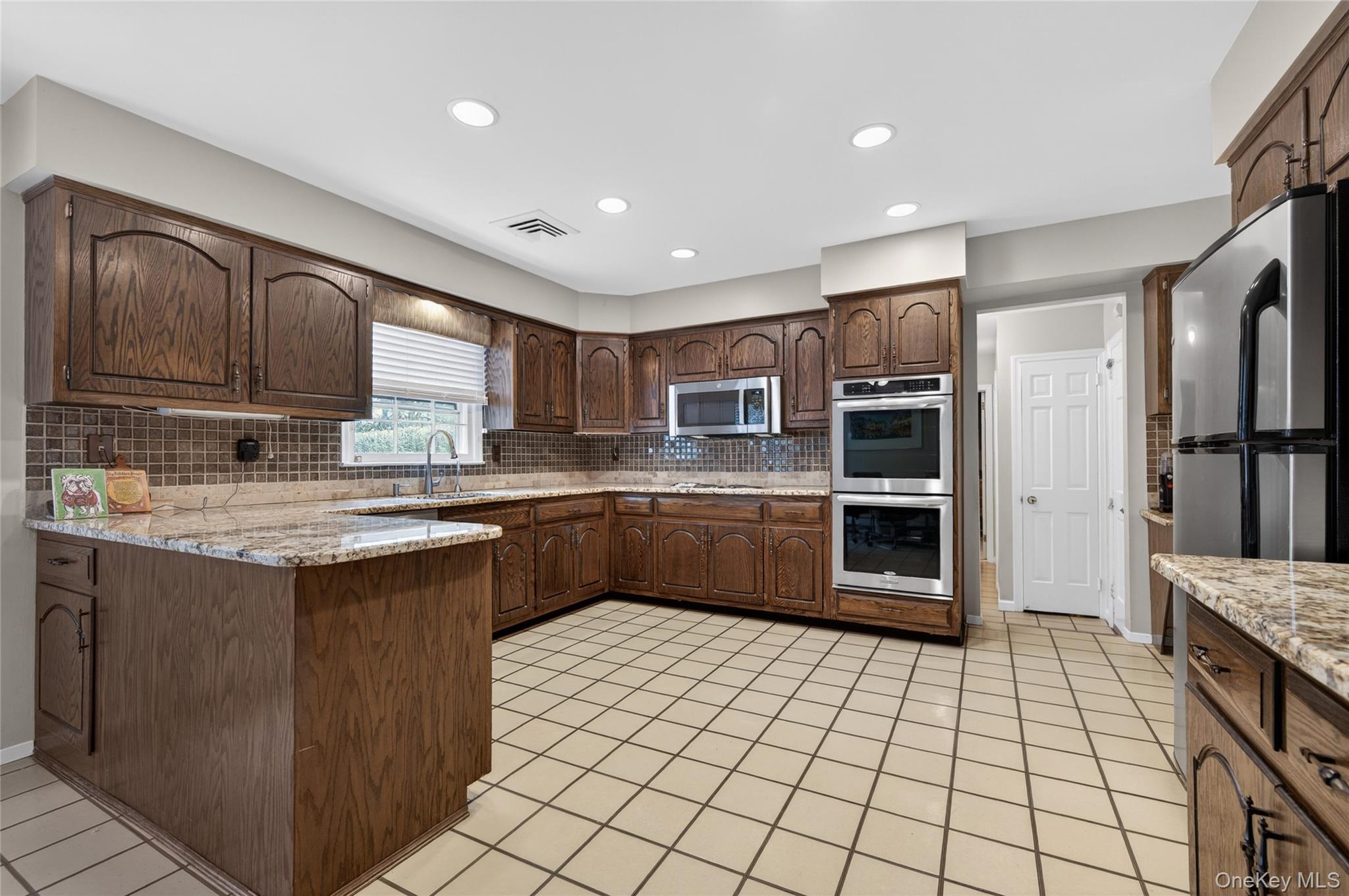 18 Quaker Ridge Drive Property Photo 16