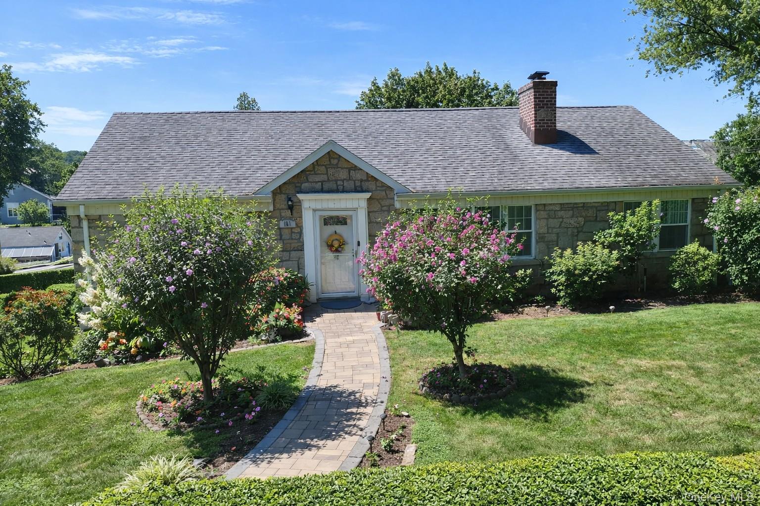 653 Odell Avenue Property Photo 4