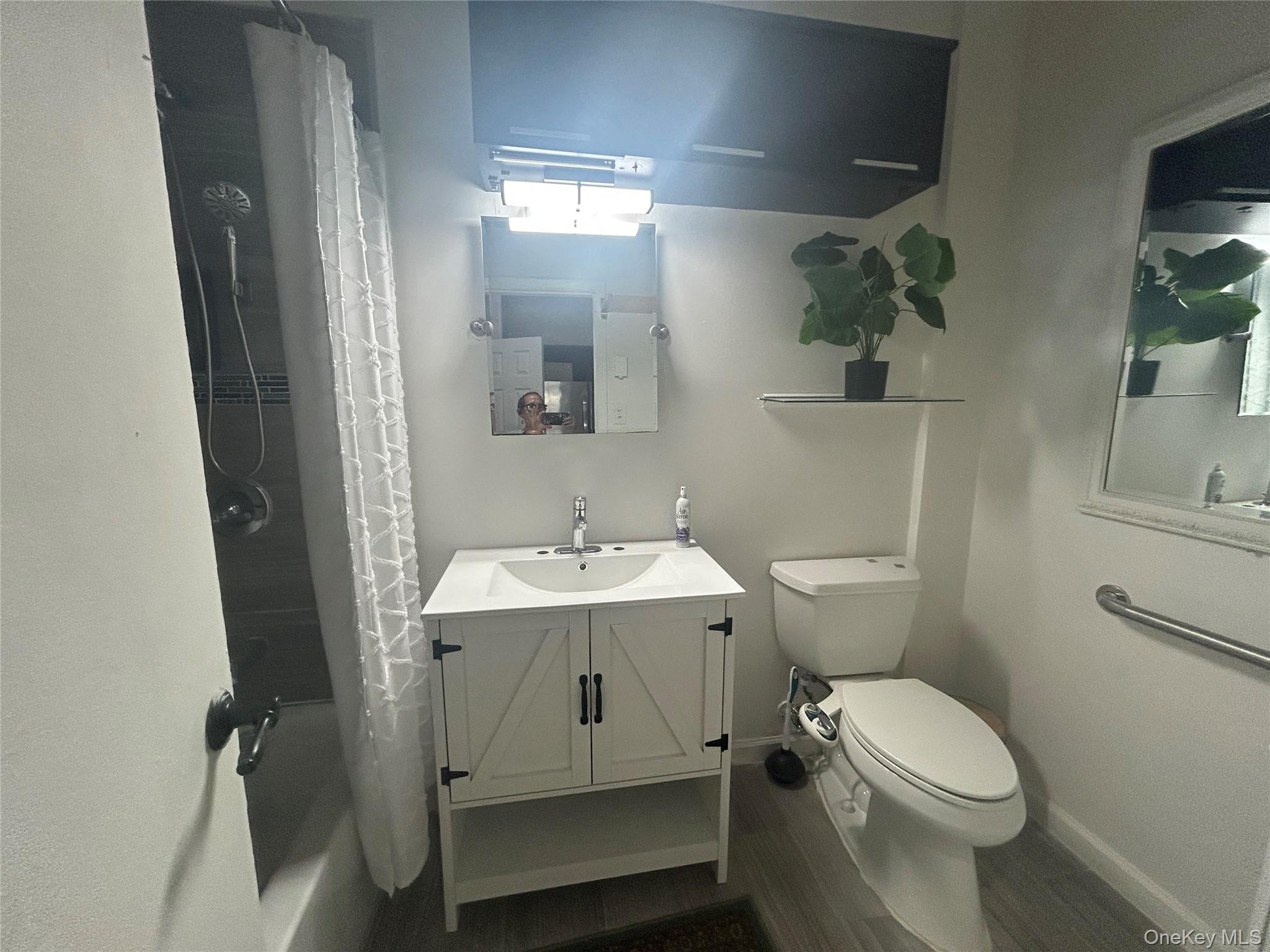 855 E Broadway Lc Property Photo 7
