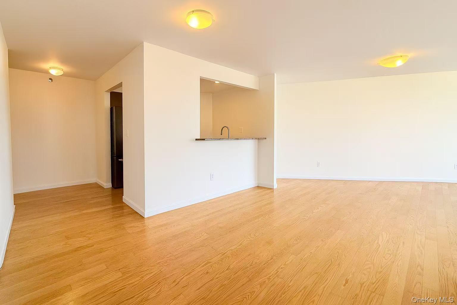6070 Woodhaven Boulevard 4e Property Photo 3