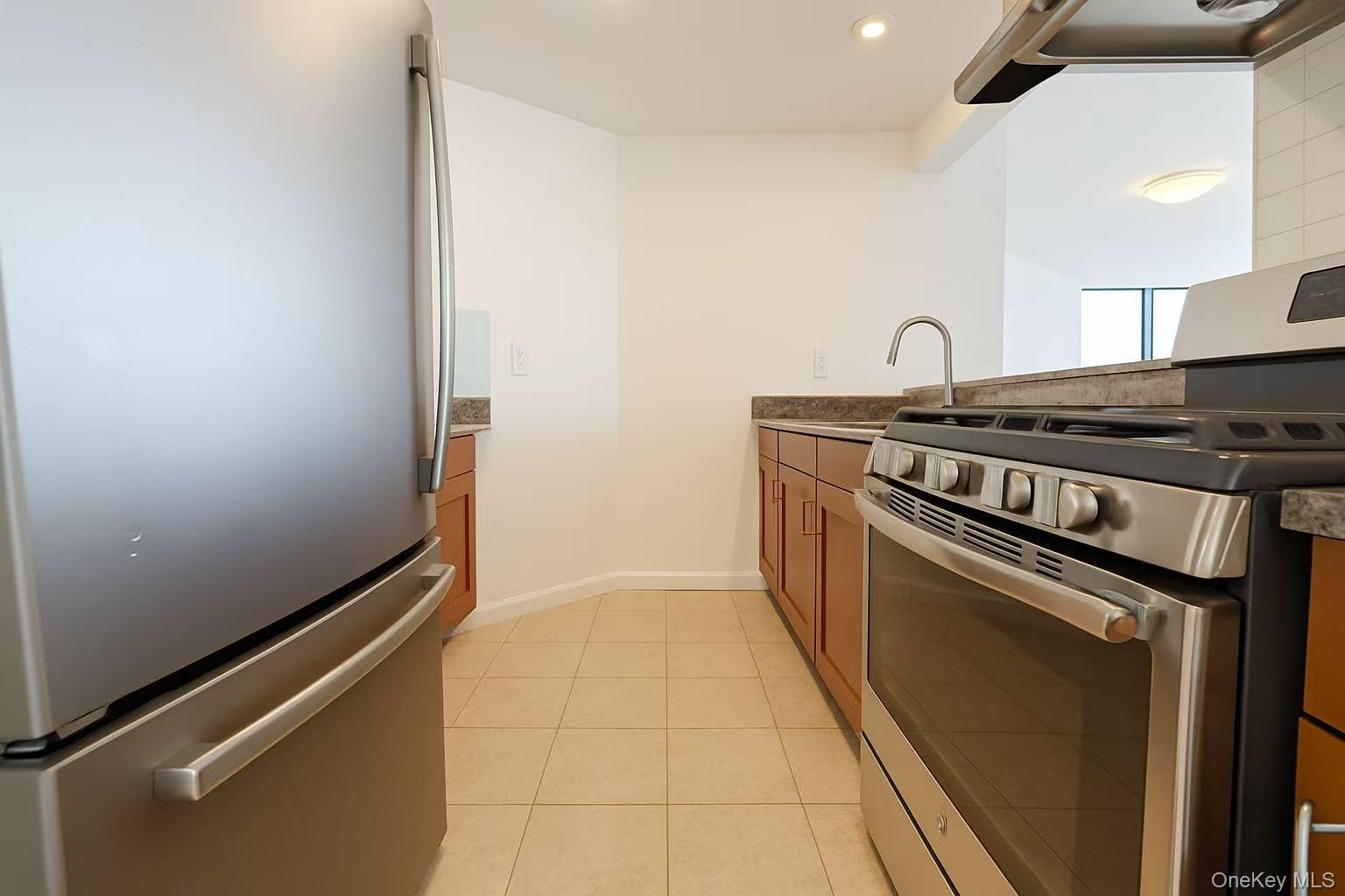 6070 Woodhaven Boulevard 4e Property Photo 4