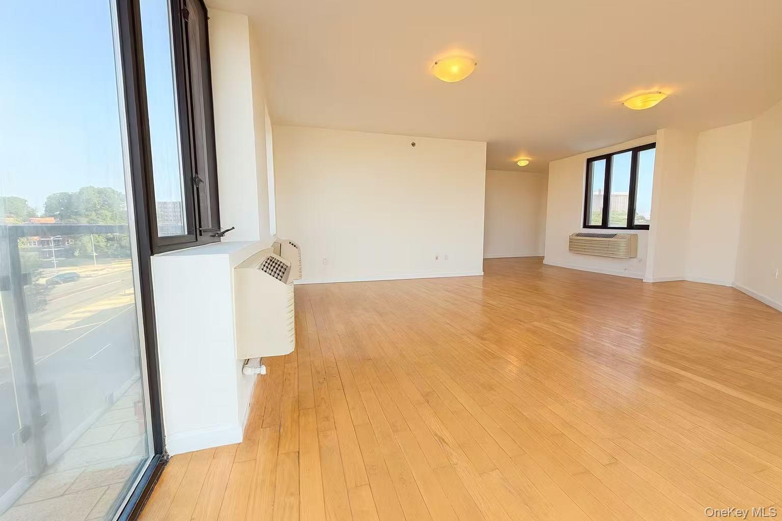 6070 Woodhaven Boulevard 4e Property Photo 5
