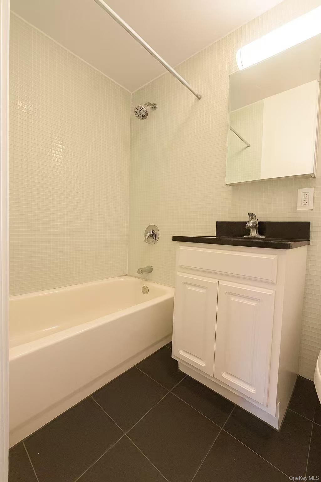 6070 Woodhaven Boulevard 4e Property Photo 9