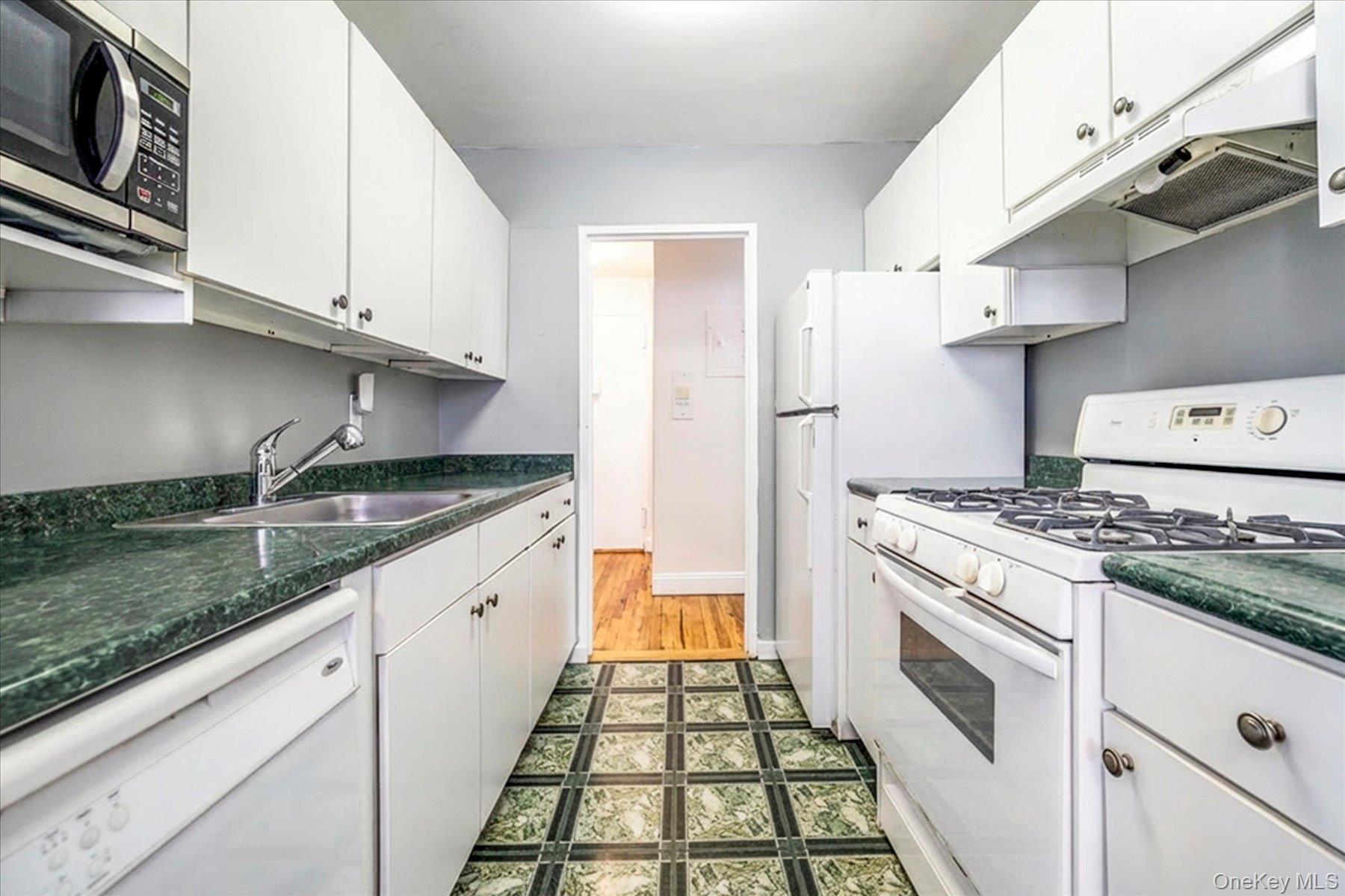 370 W Broadway 5c Property Photo 9