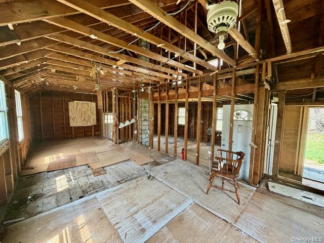 1075 Spillway Road Property Photo 7