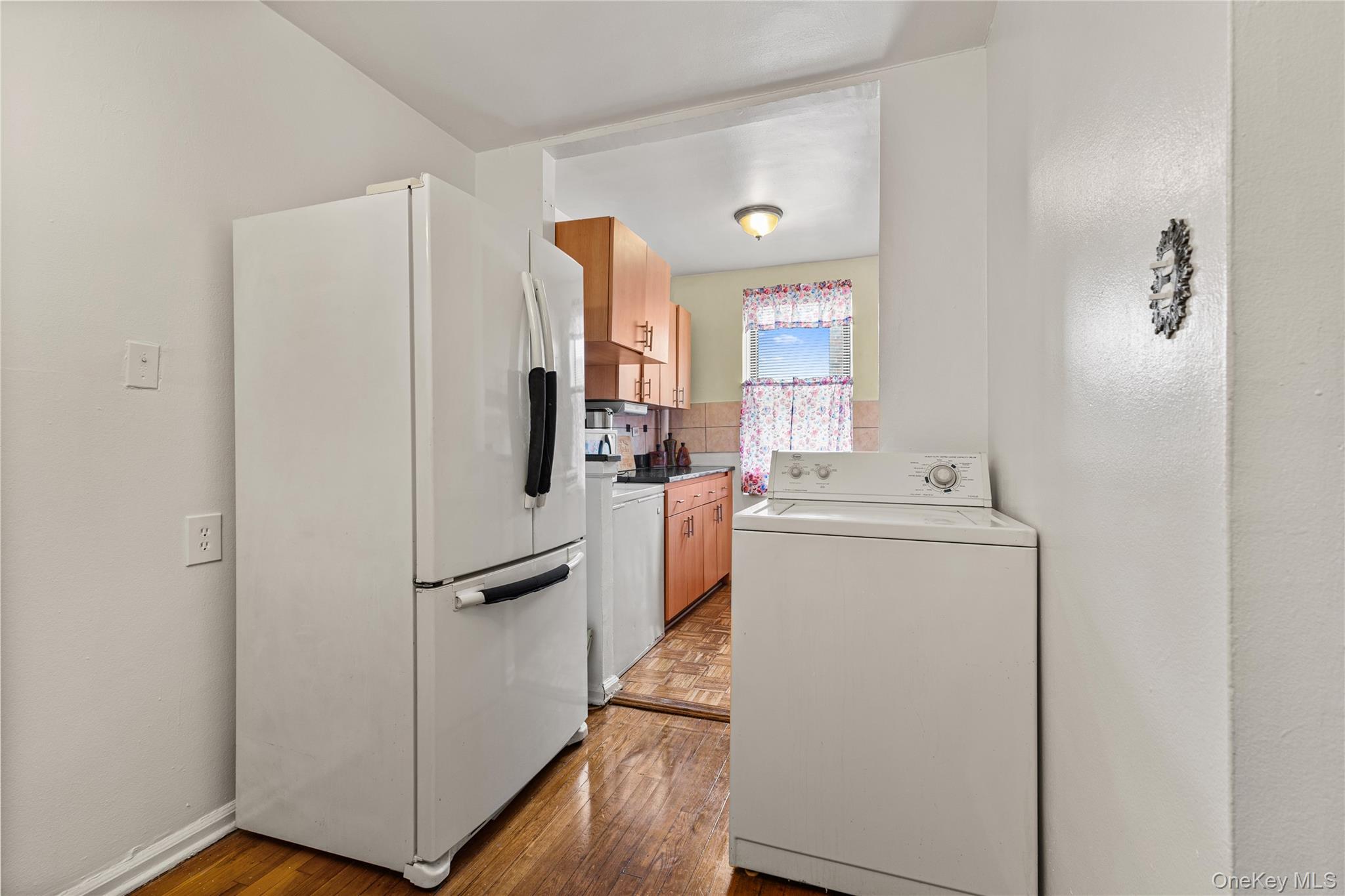 3239 Barker Avenue 2j Property Photo 8