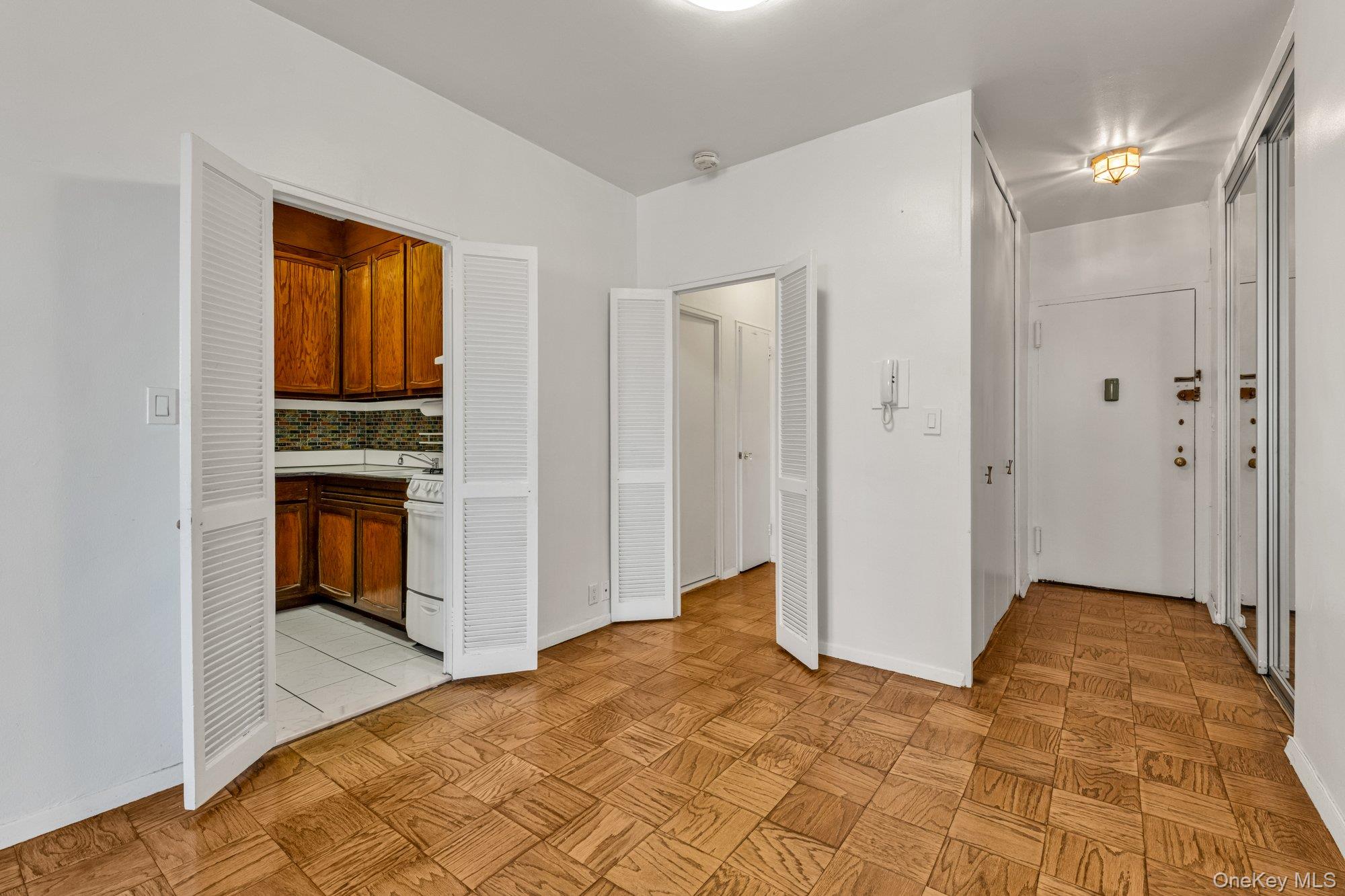 70-25 Yellowstone Boulevard 18k Property Photo 9