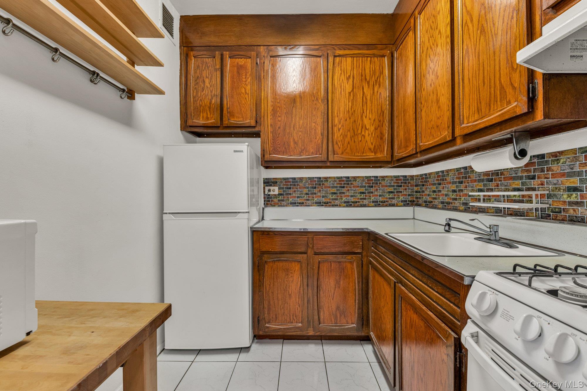 70-25 Yellowstone Boulevard 18k Property Photo 10