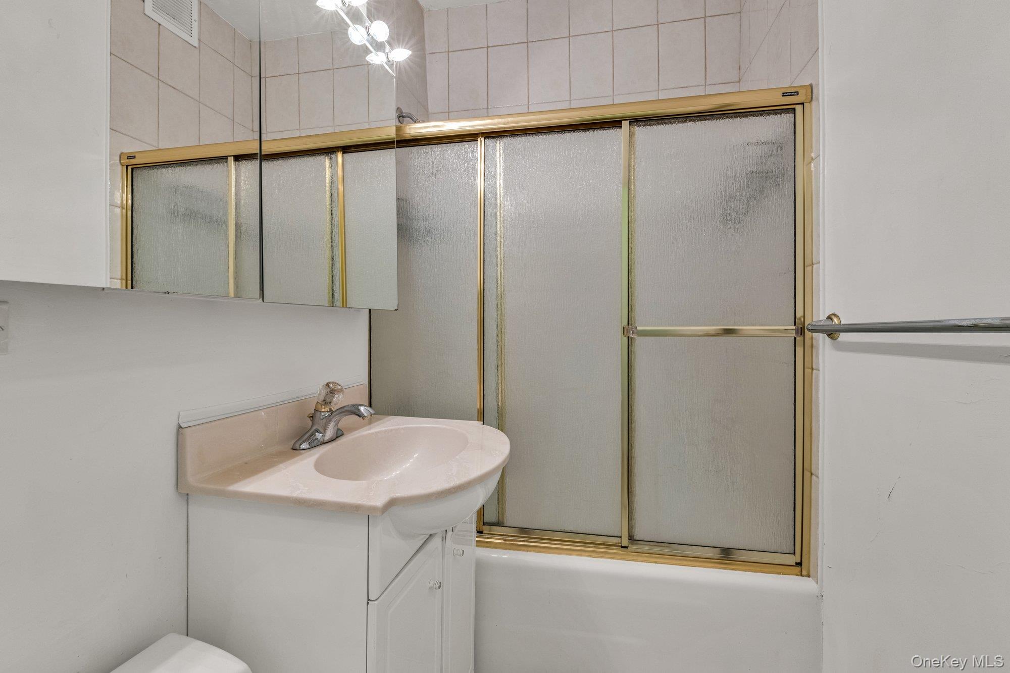 70-25 Yellowstone Boulevard 18k Property Photo 12