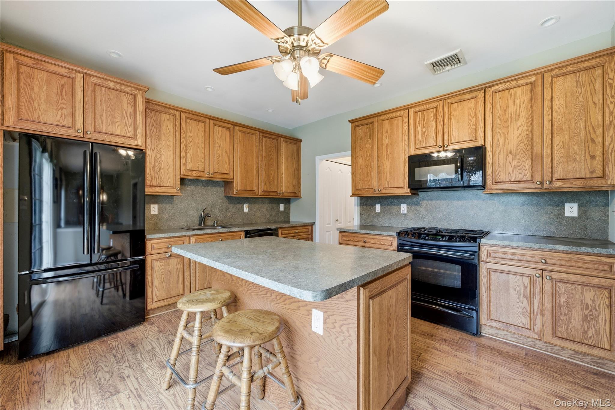 33 Timber Ridge Drive Property Photo 8