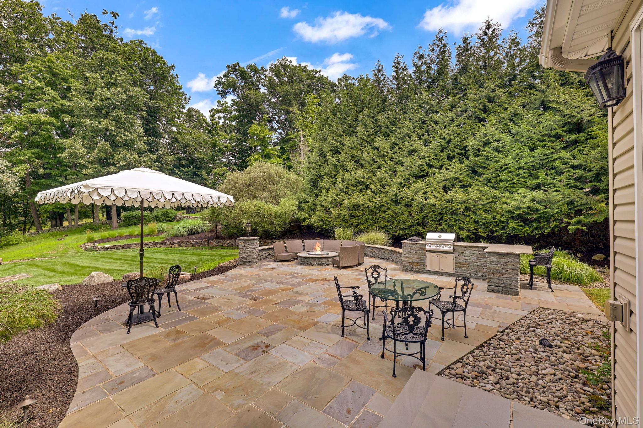 31 Greenwich Avenue Property Photo 4