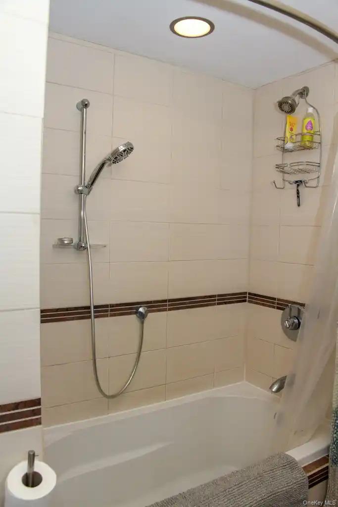 78-14 Austin Street 5-e Property Photo 7