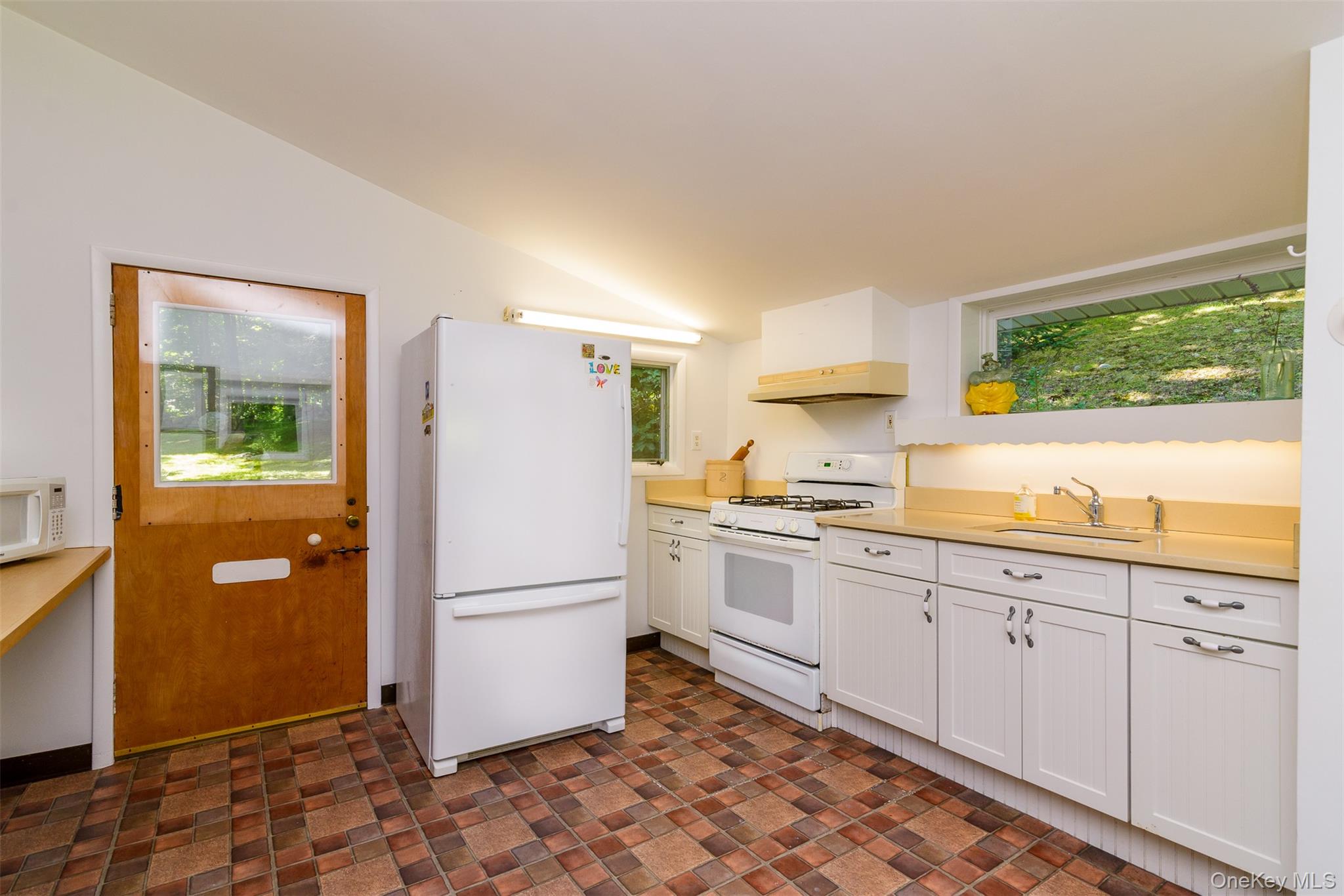 635 Long Pond Road Property Photo 16