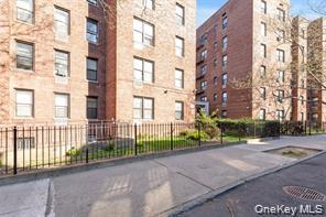 141-05 Pershing Crescent 207 Property Photo 2
