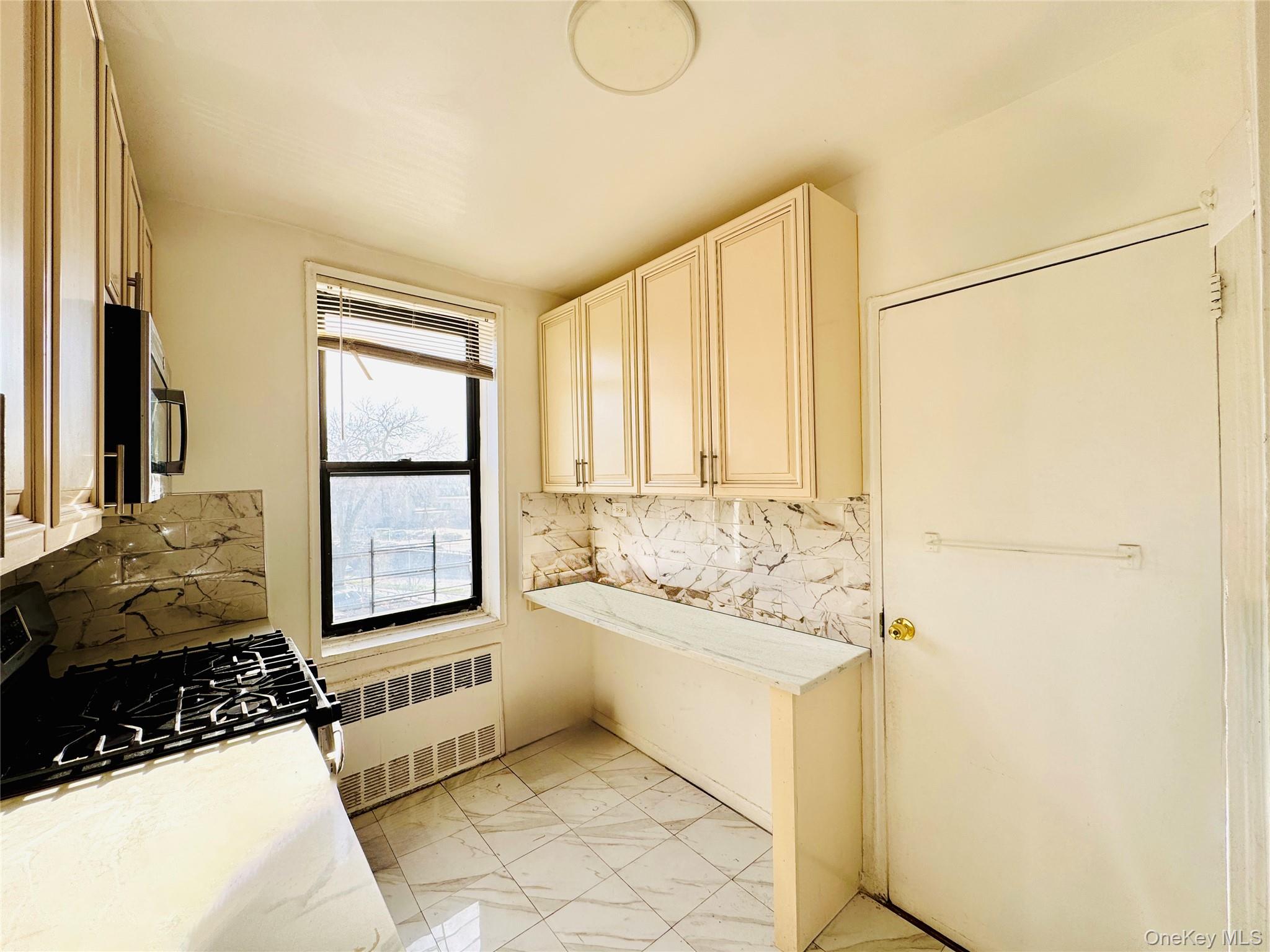 141-05 Pershing Crescent 207 Property Photo 7