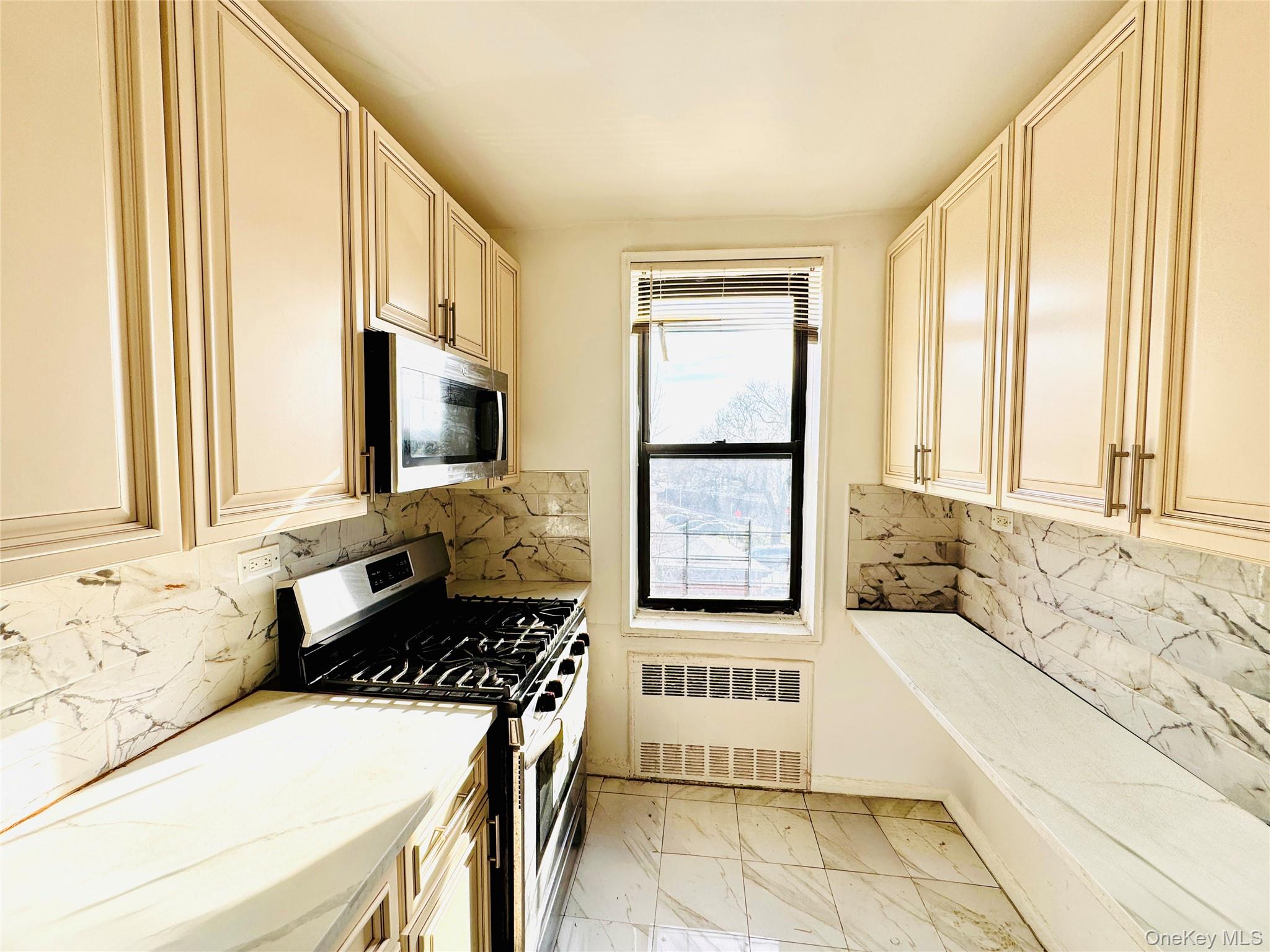 141-05 Pershing Crescent 207 Property Photo 8
