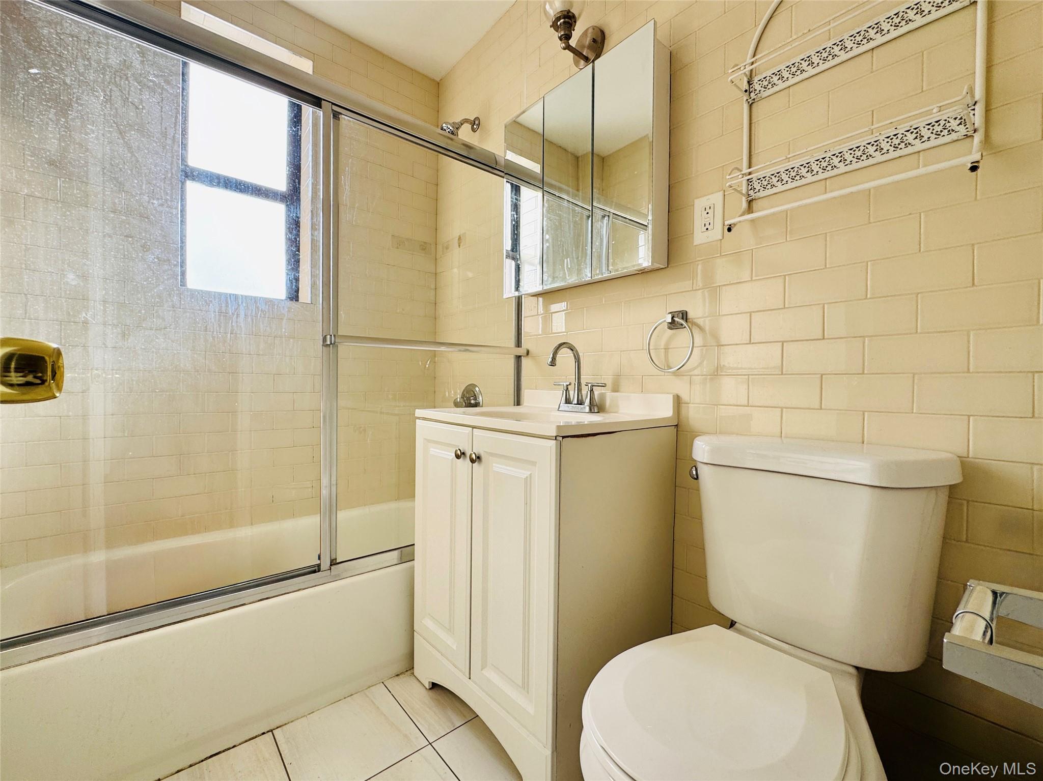 141-05 Pershing Crescent 207 Property Photo 12